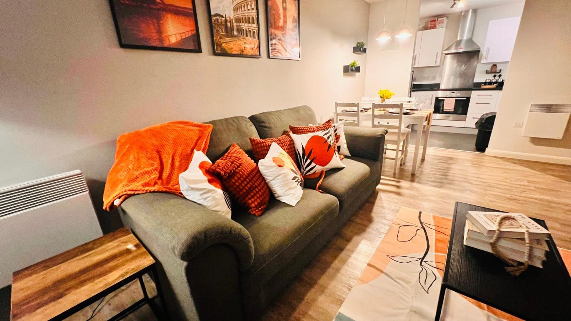 Entire 2br Centre Skyline With Parking Apartment Birmingham
