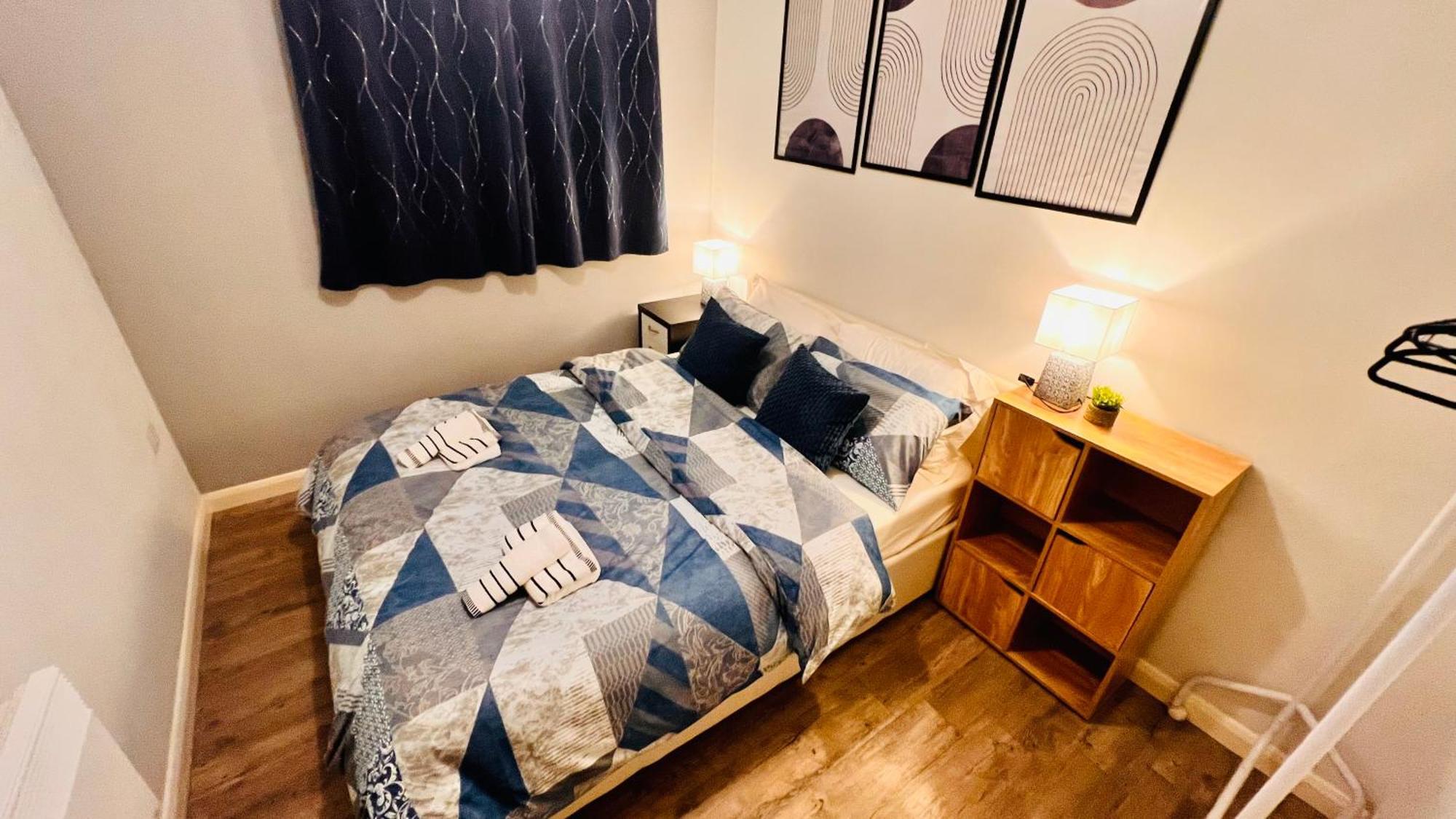 Apartment Entire 2br Centre Skyline With Parking *