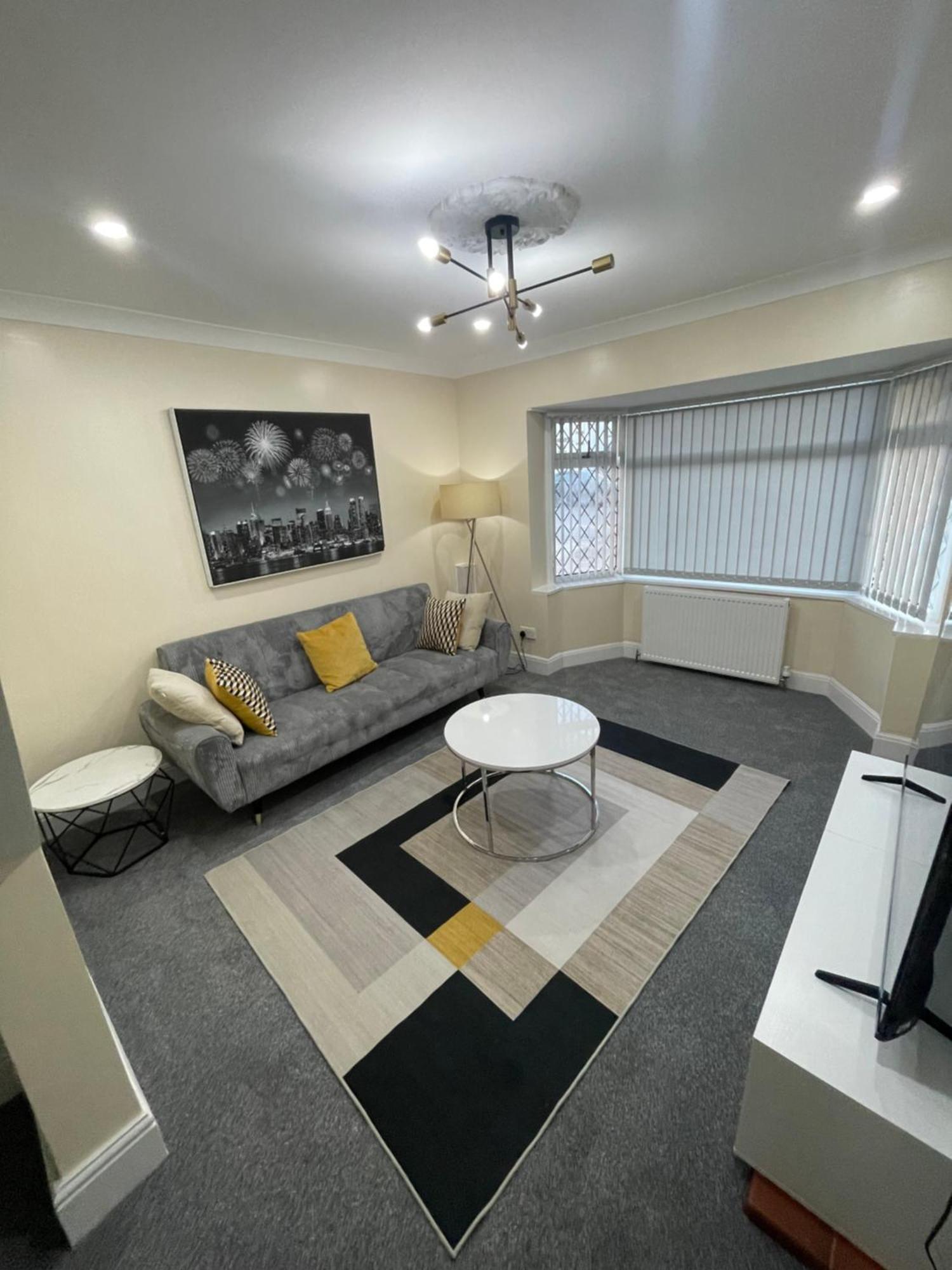 Apartment Luxury 2 Bed House And Pool Table In Harborne *
