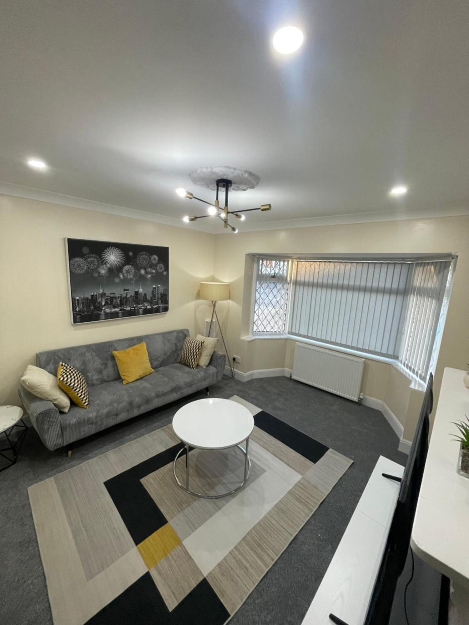 Luxury 2 Bed House And Pool Table In Harborne Birmingham