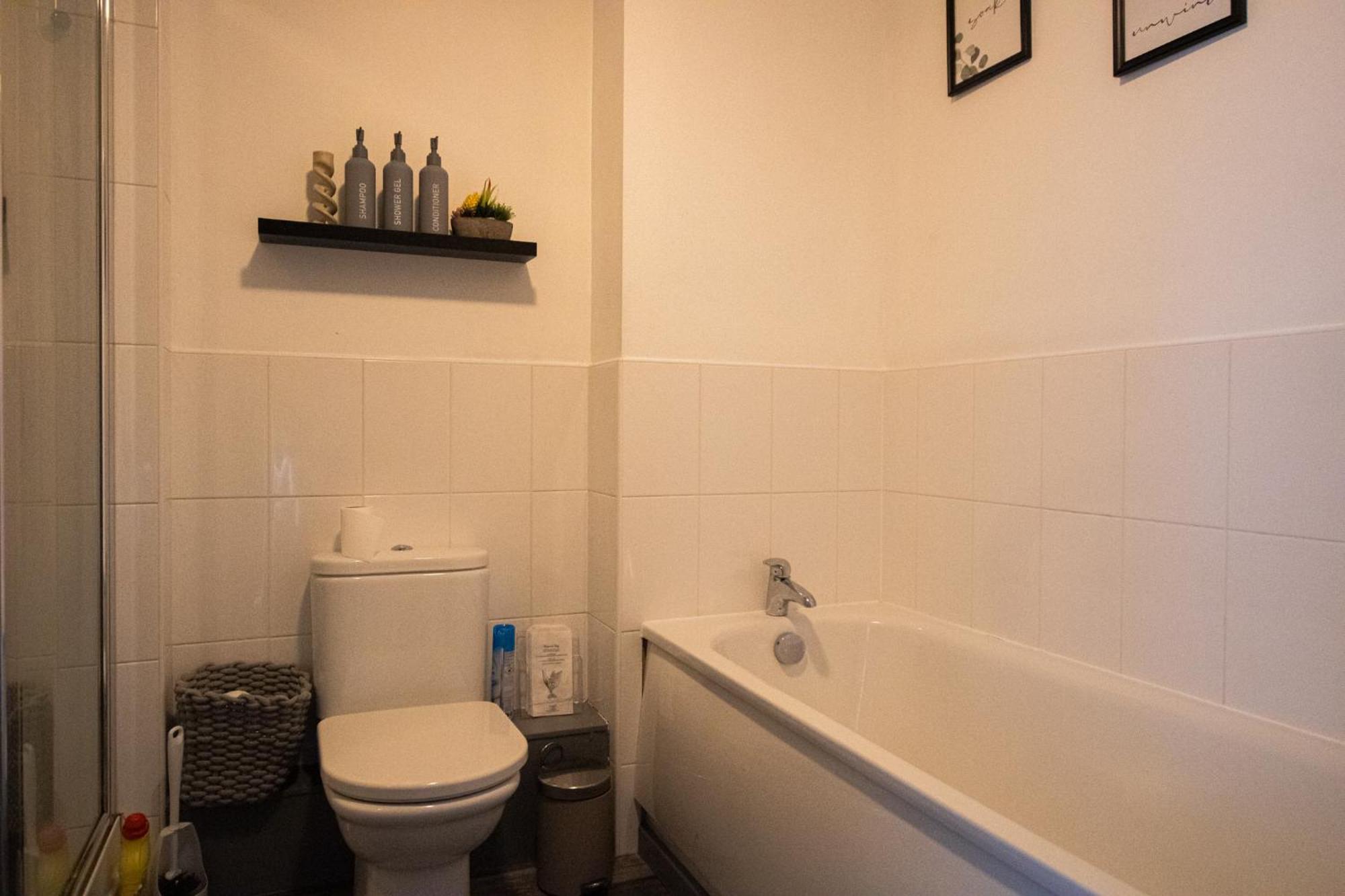 1 Bed In Centre With Parking * Birmingham