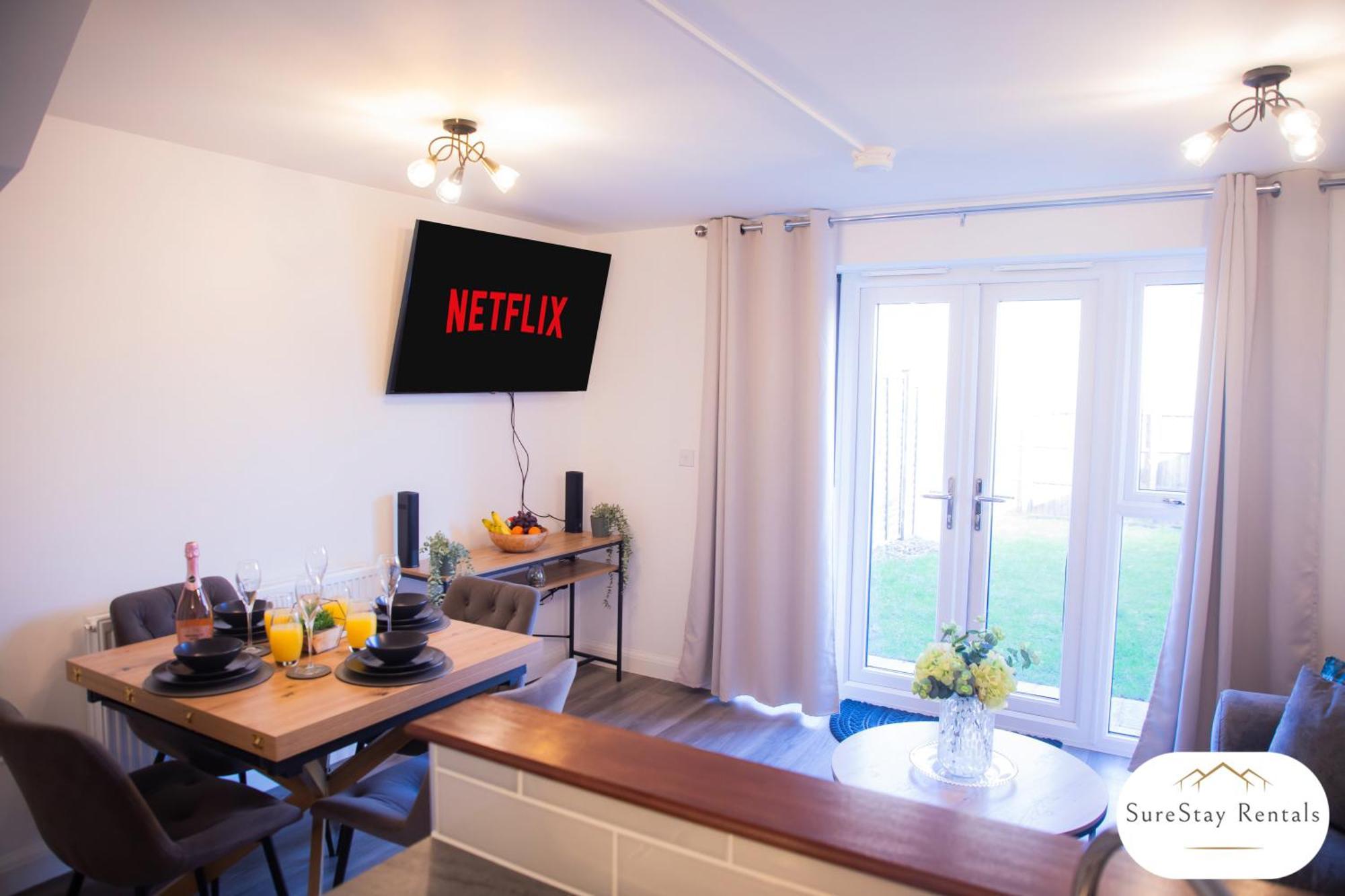 Holiday home 5 Bed House Wifi Centre Free Parking *