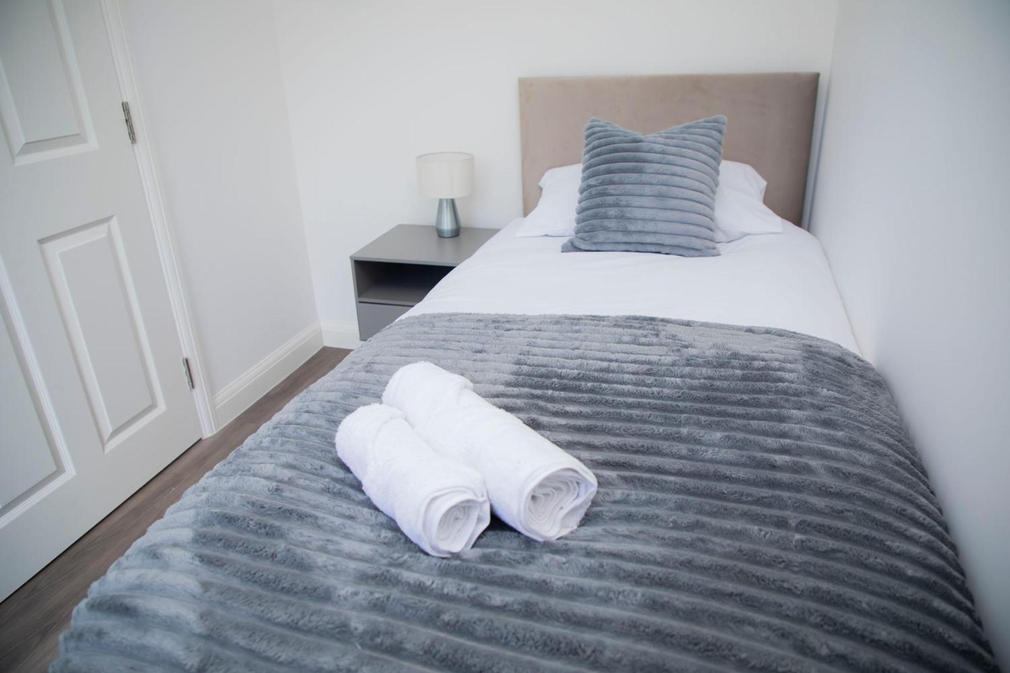 5 Bed House Wifi Centre Free Parking *