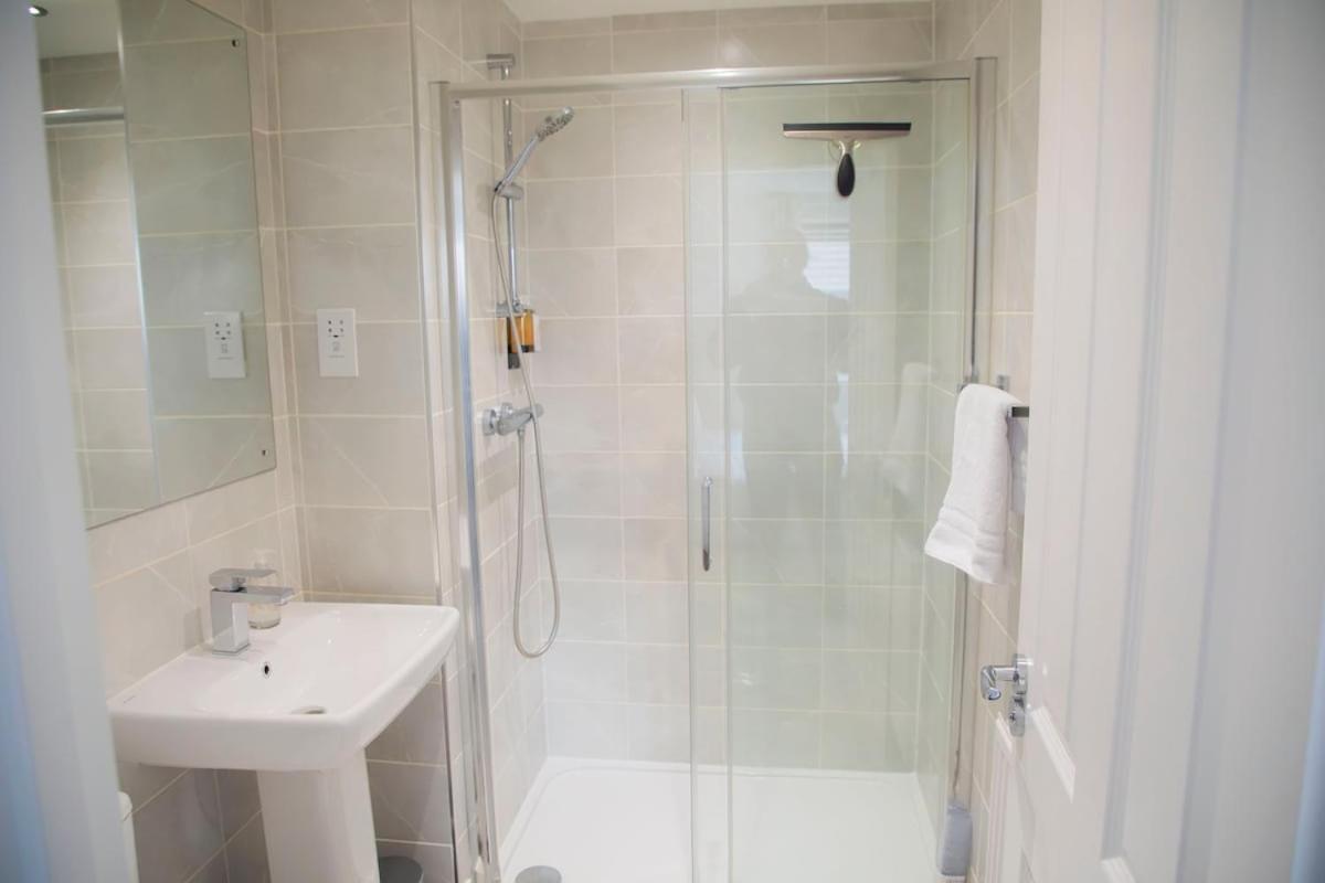 5 Bed House Wifi Centre Free Parking