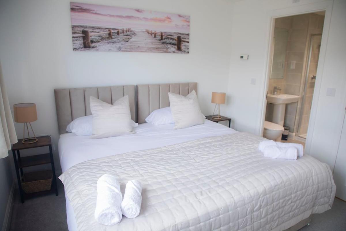 Holiday home 5 Bed House Wifi Centre Free Parking *