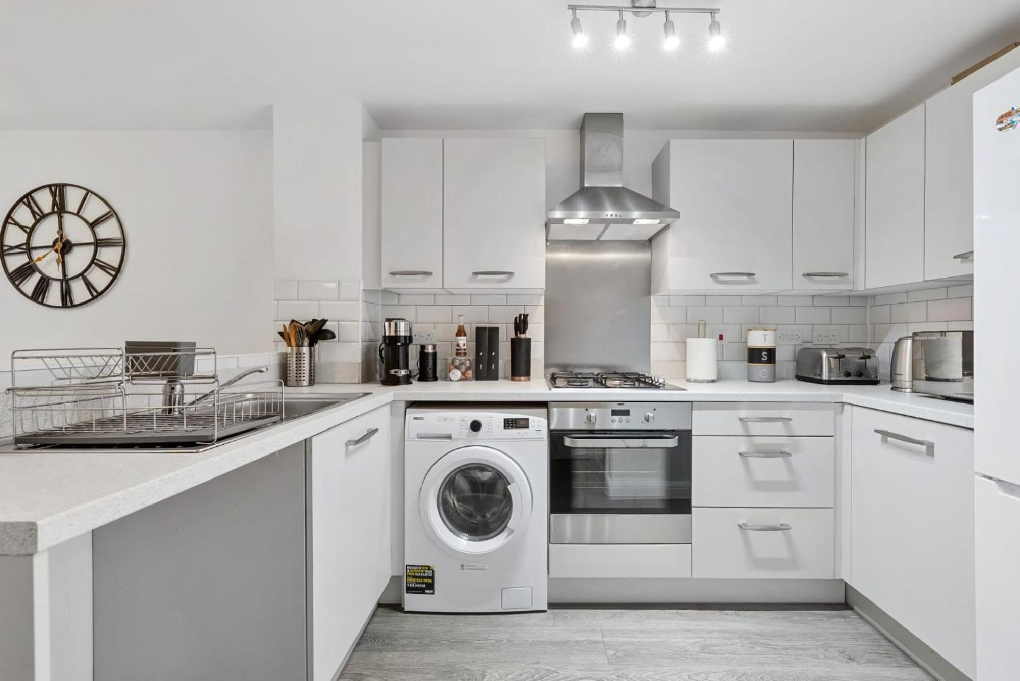 Spacious 4 Bedroom House W/parking Holiday home Birmingham