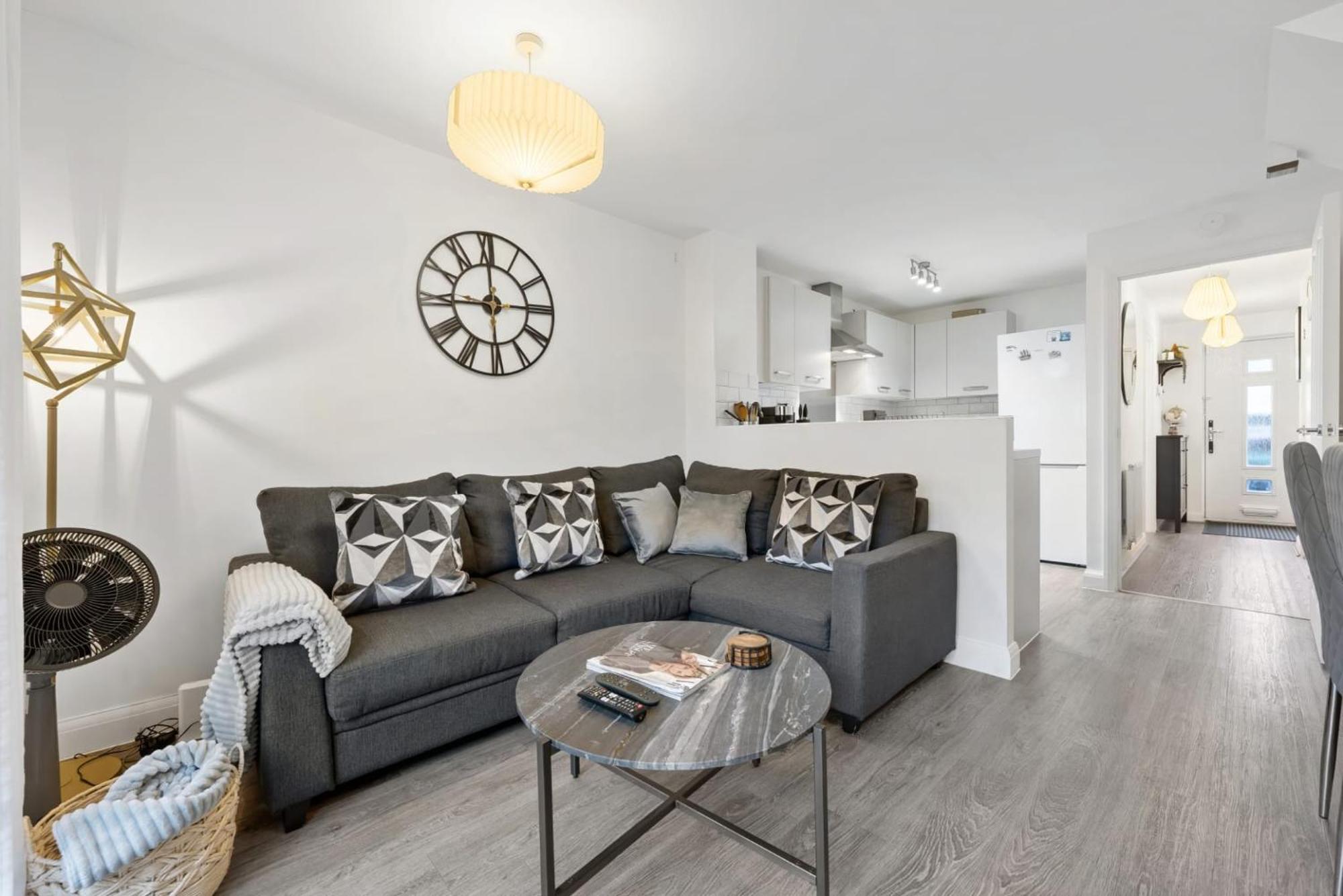 Spacious 4 Bedroom House W/parking * Birmingham