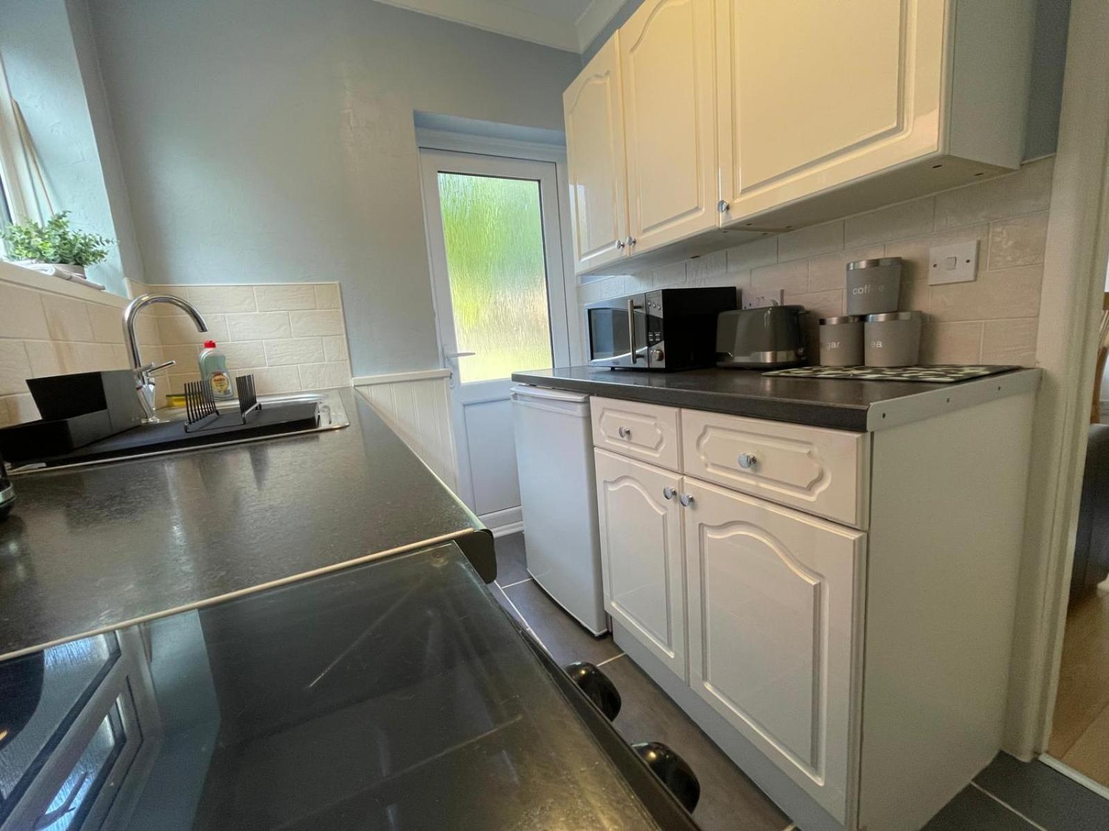 Dinizia, 2 Bedrooms, Sleeps 5 *