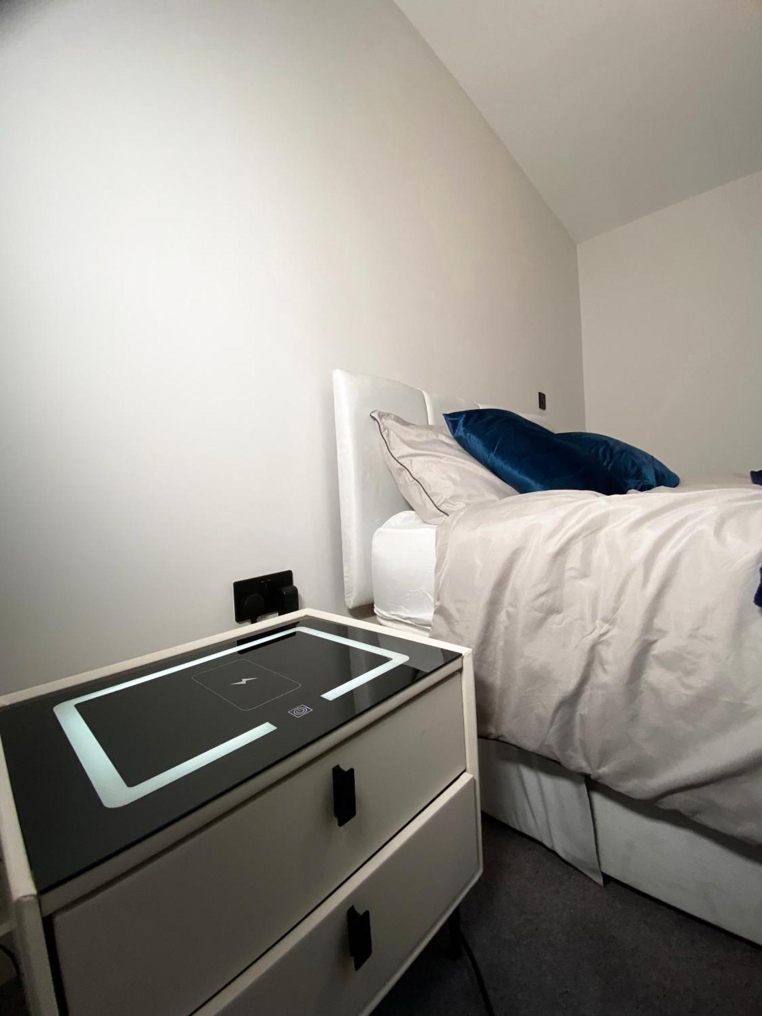 New 2 Floor Duplex With Pool Table & Sky Terrace * Birmingham