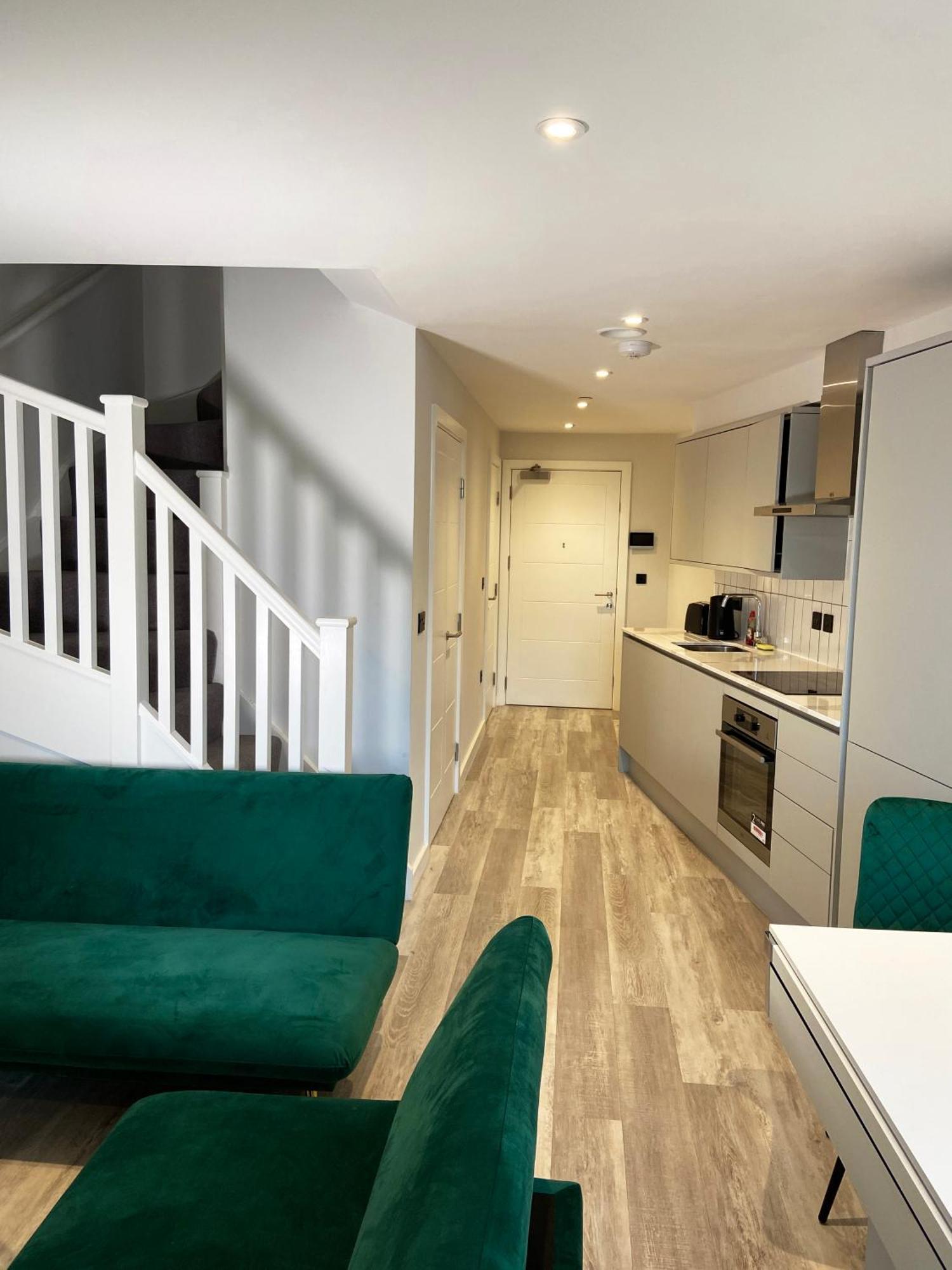 New 2 Floor Duplex With Pool Table & Sky Terrace *