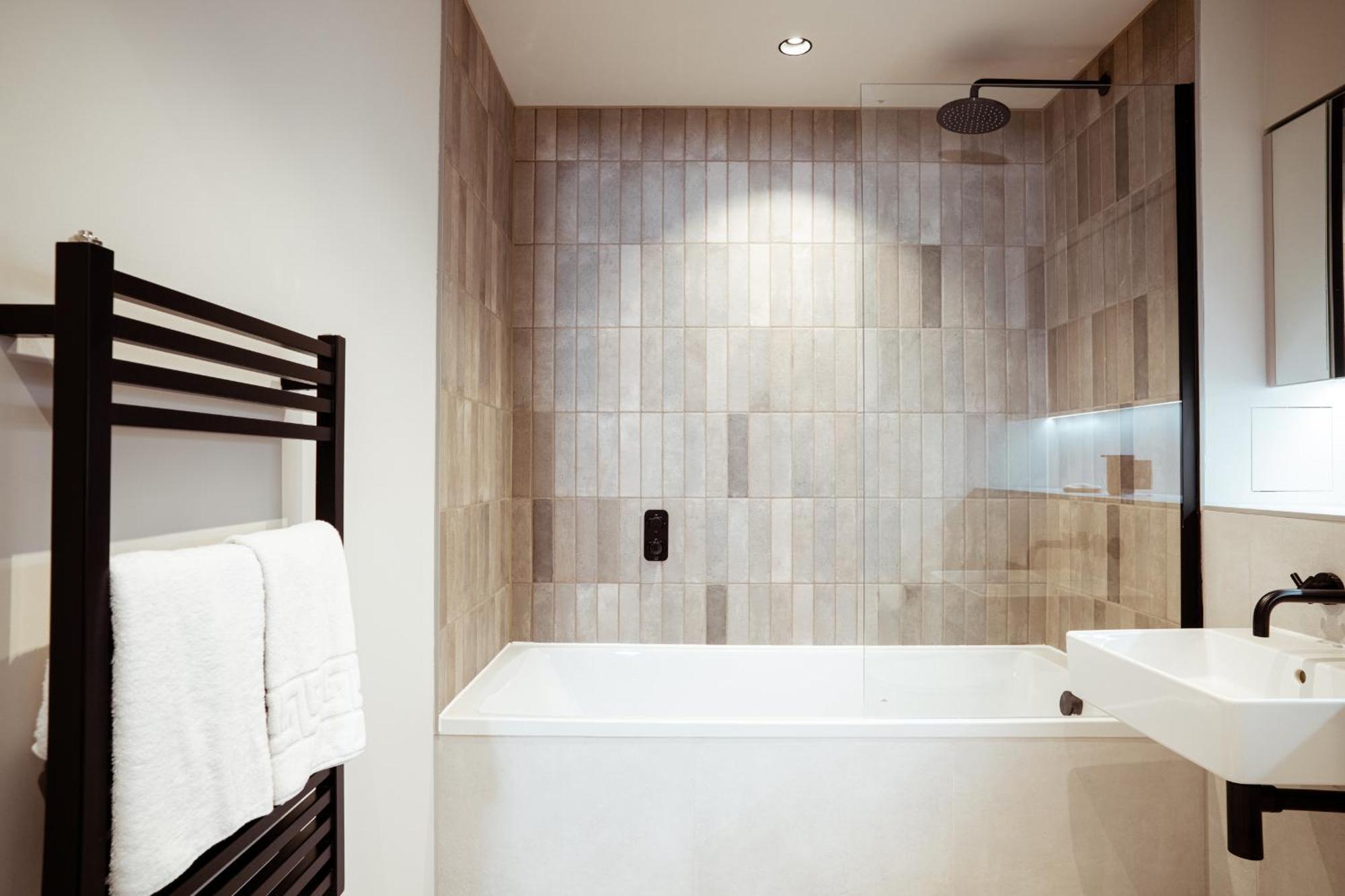 Apartment Luxury Pad Wifi Rooftop Garden Family Workers Birmingham