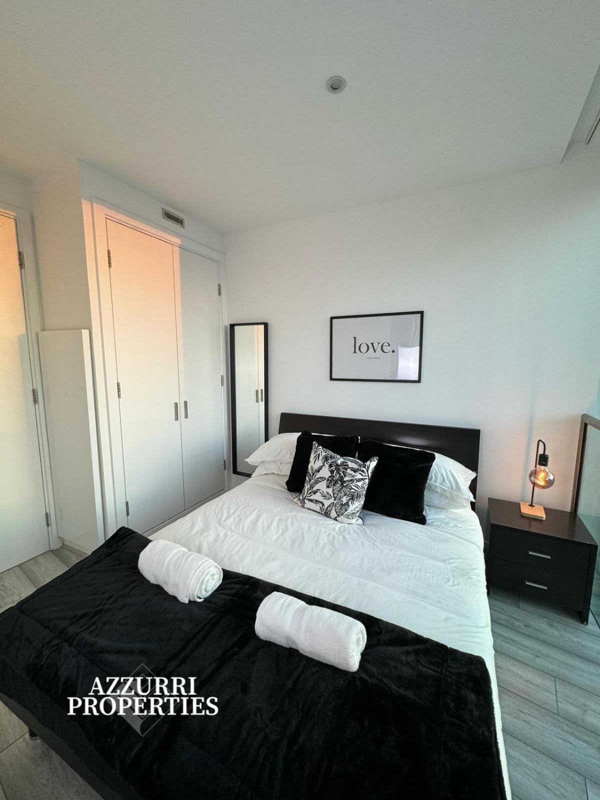 Spacious 2 Bedroom - Less Than 5-minutes Walk To Tram And Transit Station Apartment Birmingham