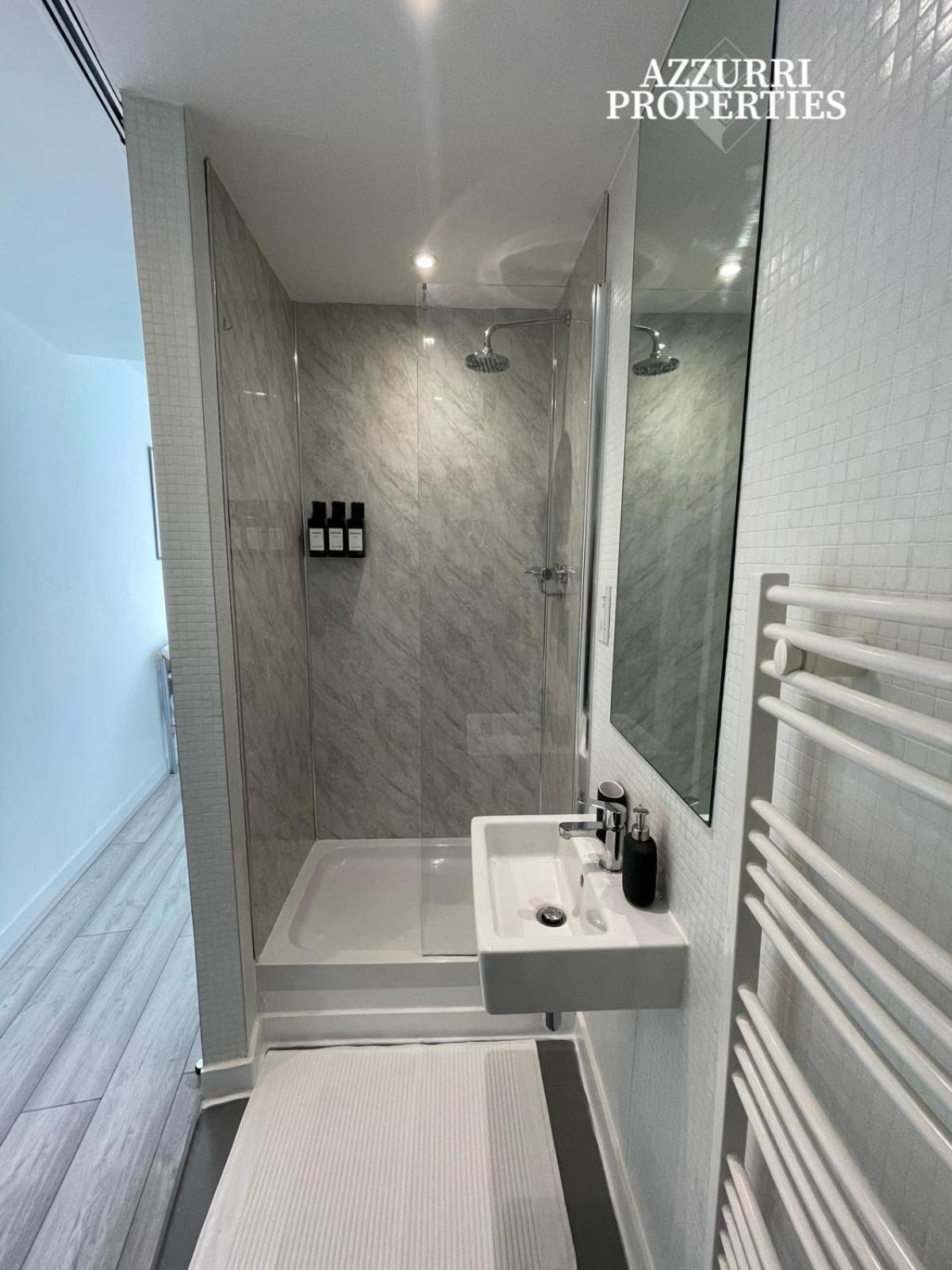 Spacious 2 Bedroom - Less Than 5-minutes Walk To Tram And Transit Station *
