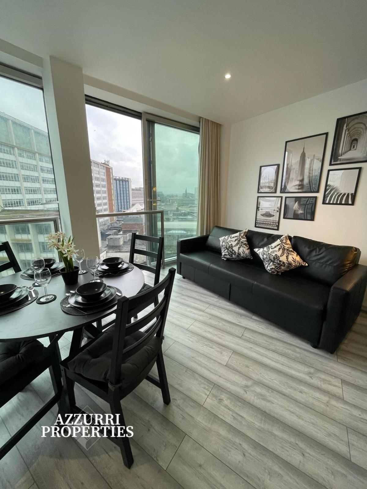 Spacious 2 Bedroom - Less Than 5-minutes Walk To Tram And Transit Station Apartment