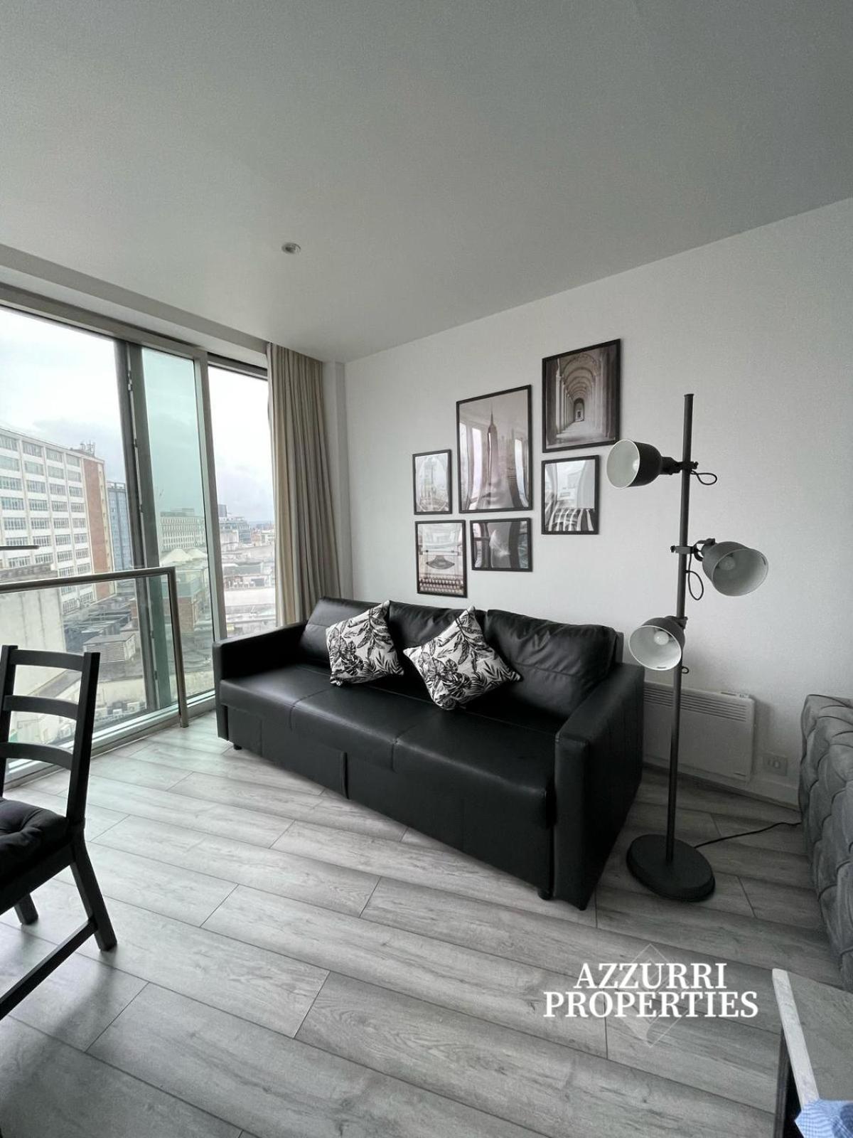 Spacious 2 Bedroom - Less Than 5-minutes Walk To Tram And Transit Station Apartment Birmingham