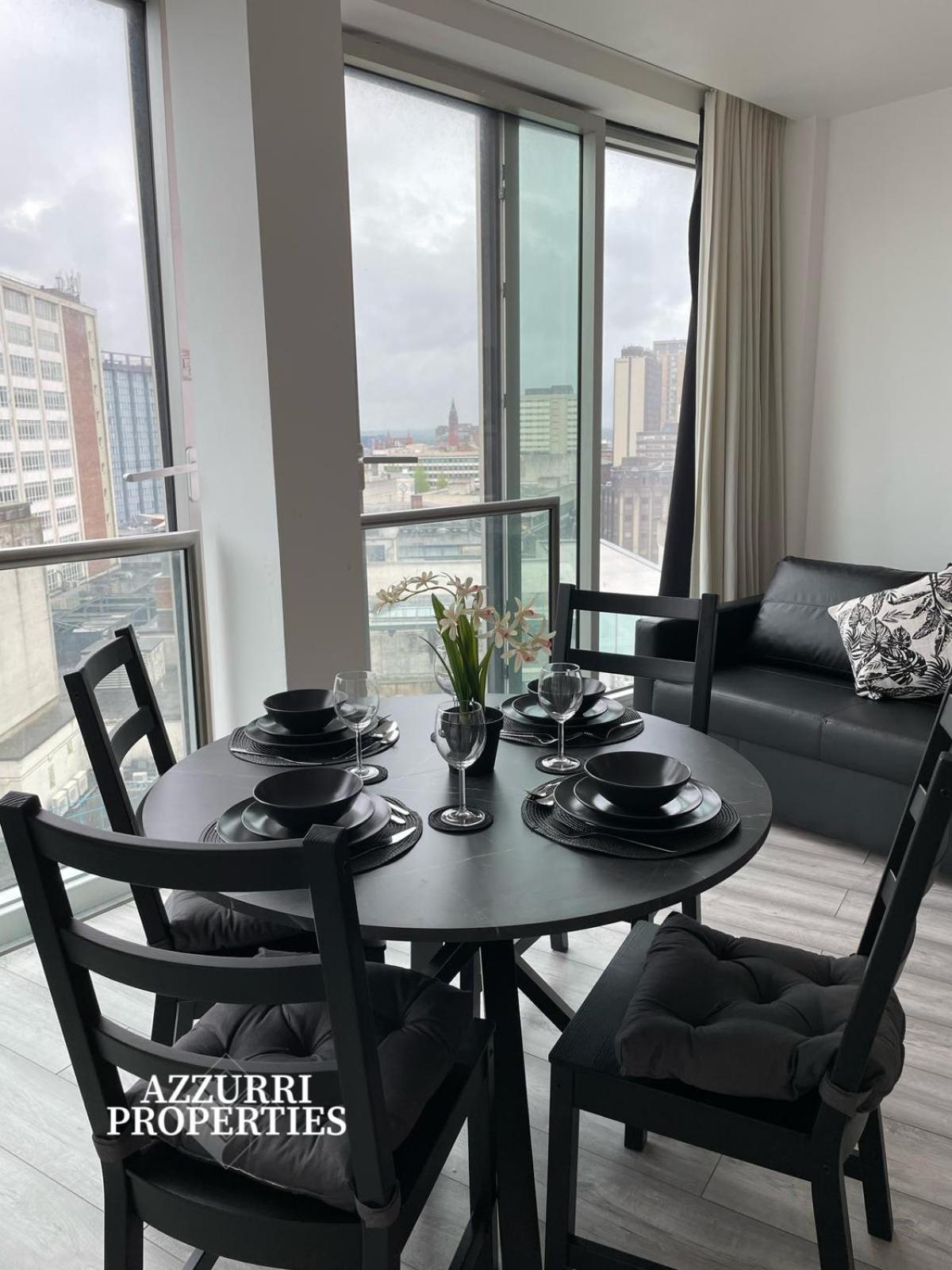 Apartment Spacious 2 Bedroom - Less Than 5-minutes Walk To Tram And Transit Station