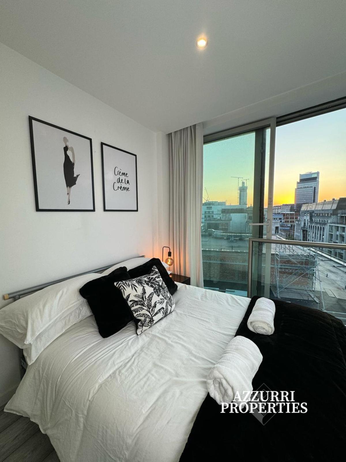 Apartment Spacious 2 Bedroom - Less Than 5-minutes Walk To Tram And Transit Station *
