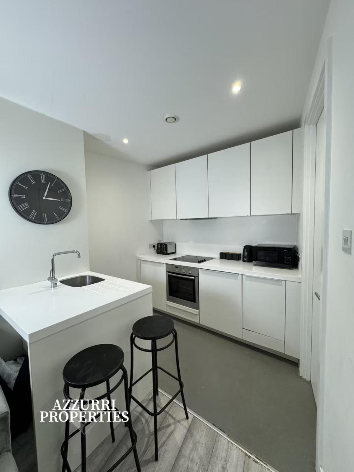 Spacious 2 Bedroom - Less Than 5-minutes Walk To Tram And Transit Station