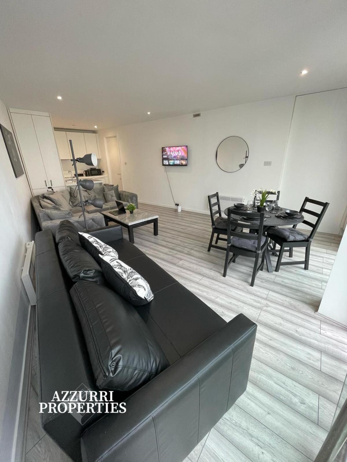 Apartment Spacious 2 Bedroom - Less Than 5-minutes Walk To Tram And Transit Station