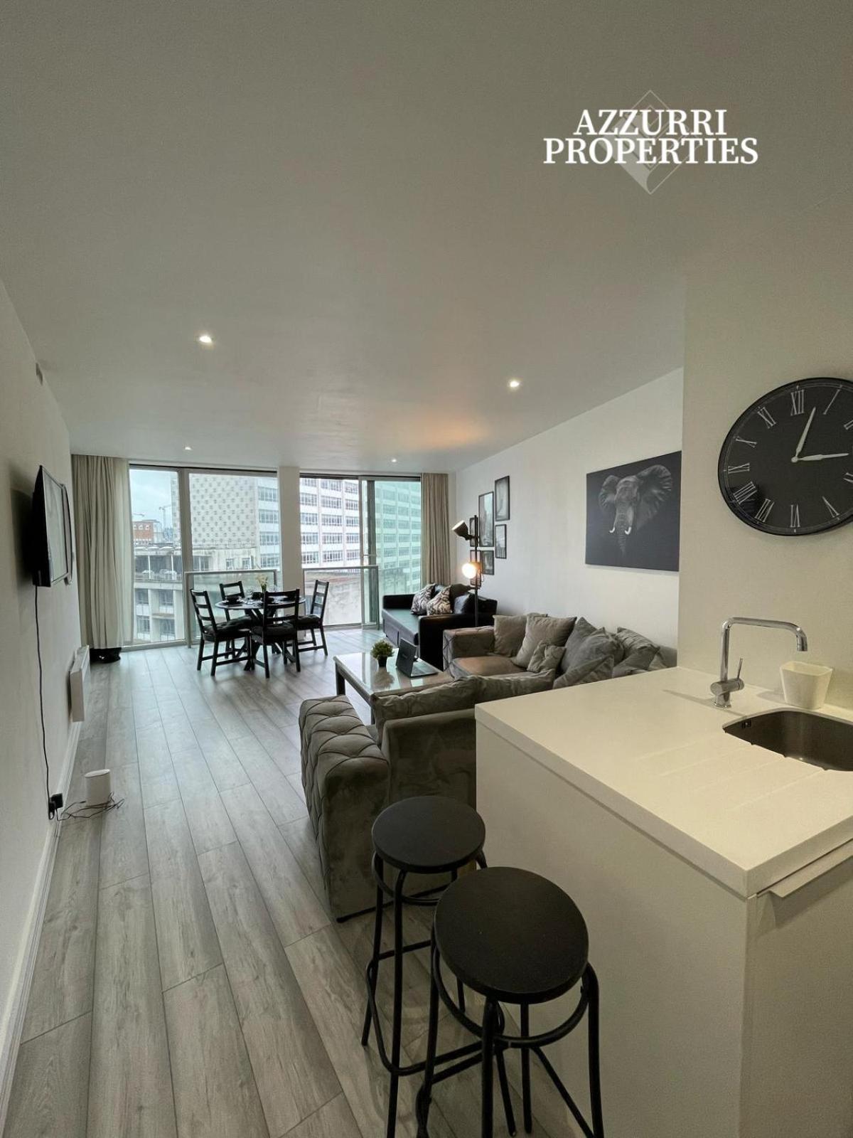 Spacious 2 Bedroom - Less Than 5-minutes Walk To Tram And Transit Station *