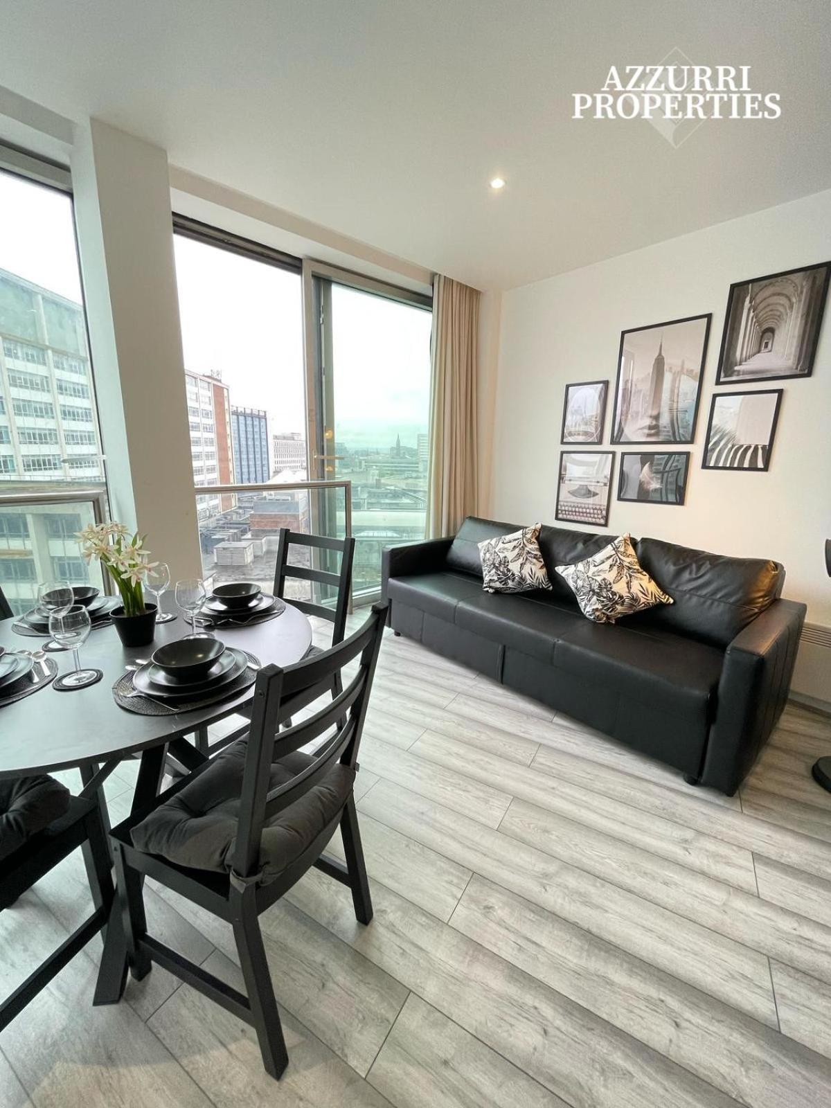 Spacious 2 Bedroom - Less Than 5-minutes Walk To Tram And Transit Station Apartment