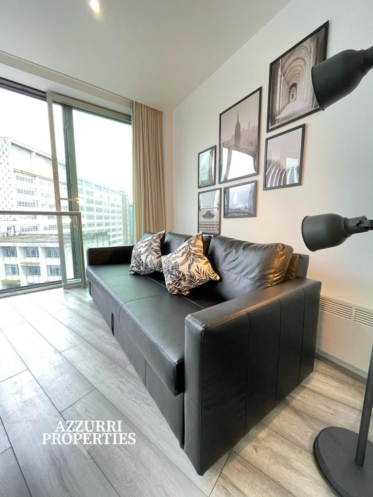Spacious 2 Bedroom - Less Than 5-minutes Walk To Tram And Transit Station Apartment