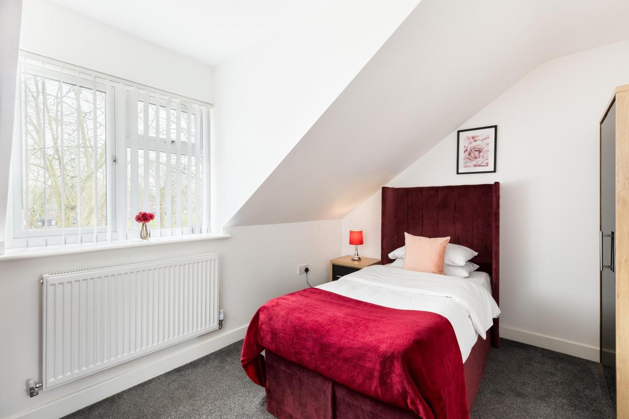 Estate - Contractor & Group - Secure Parking Holiday home