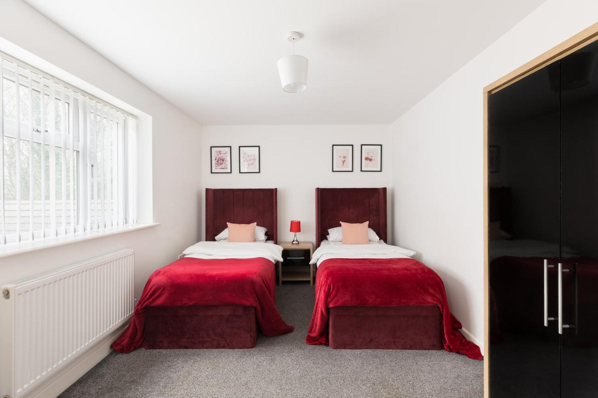 Holiday home Estate - Contractor & Group - Secure Parking