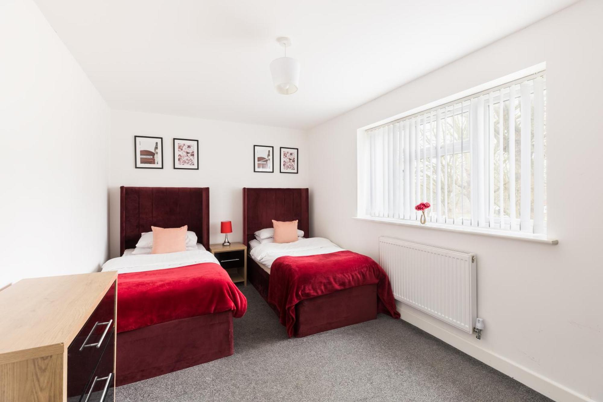 Estate - Contractor & Group - Secure Parking Holiday home *