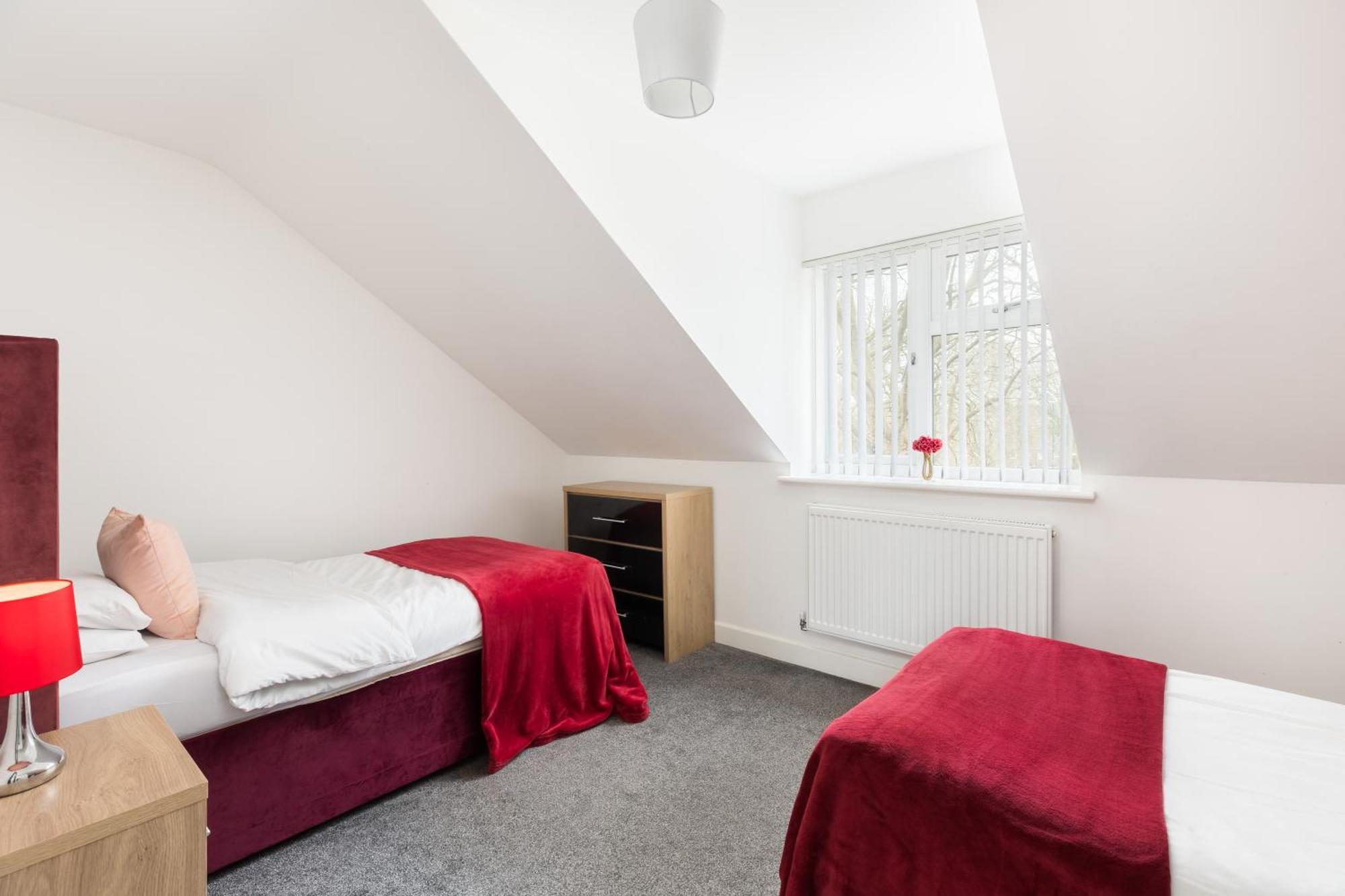 Holiday home Estate - Contractor & Group - Secure Parking Birmingham