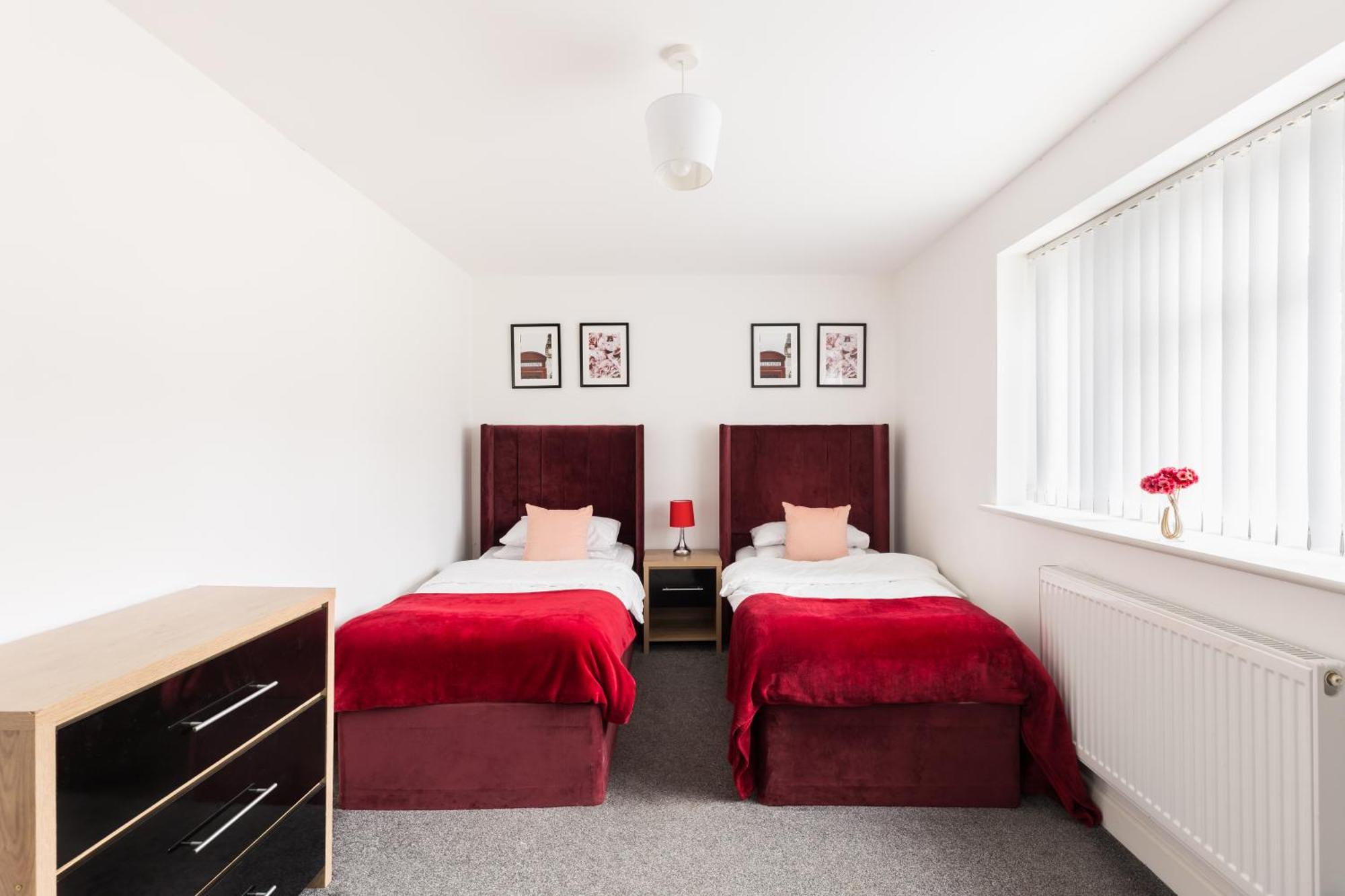 Holiday home Estate - Contractor & Group - Secure Parking *