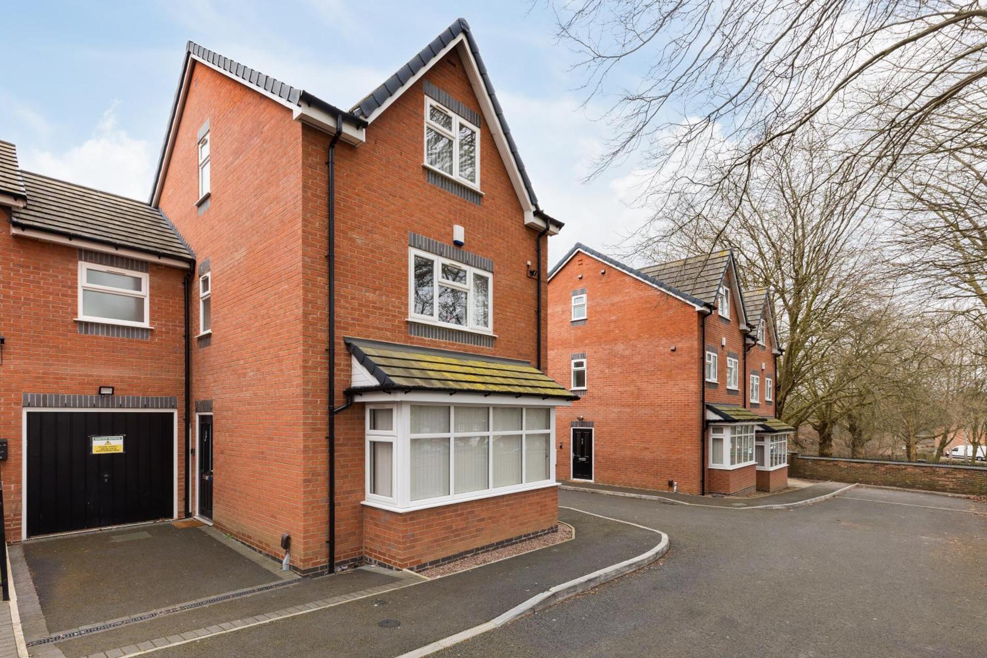 Estate - Contractor & Group - Secure Parking * Birmingham
