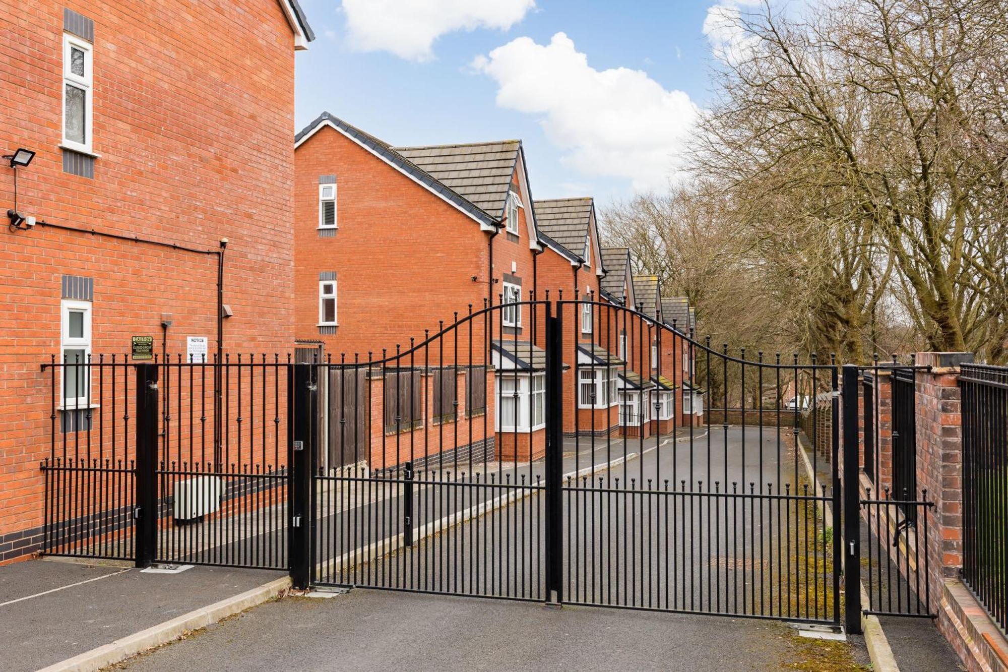 Estate - Contractor & Group - Secure Parking