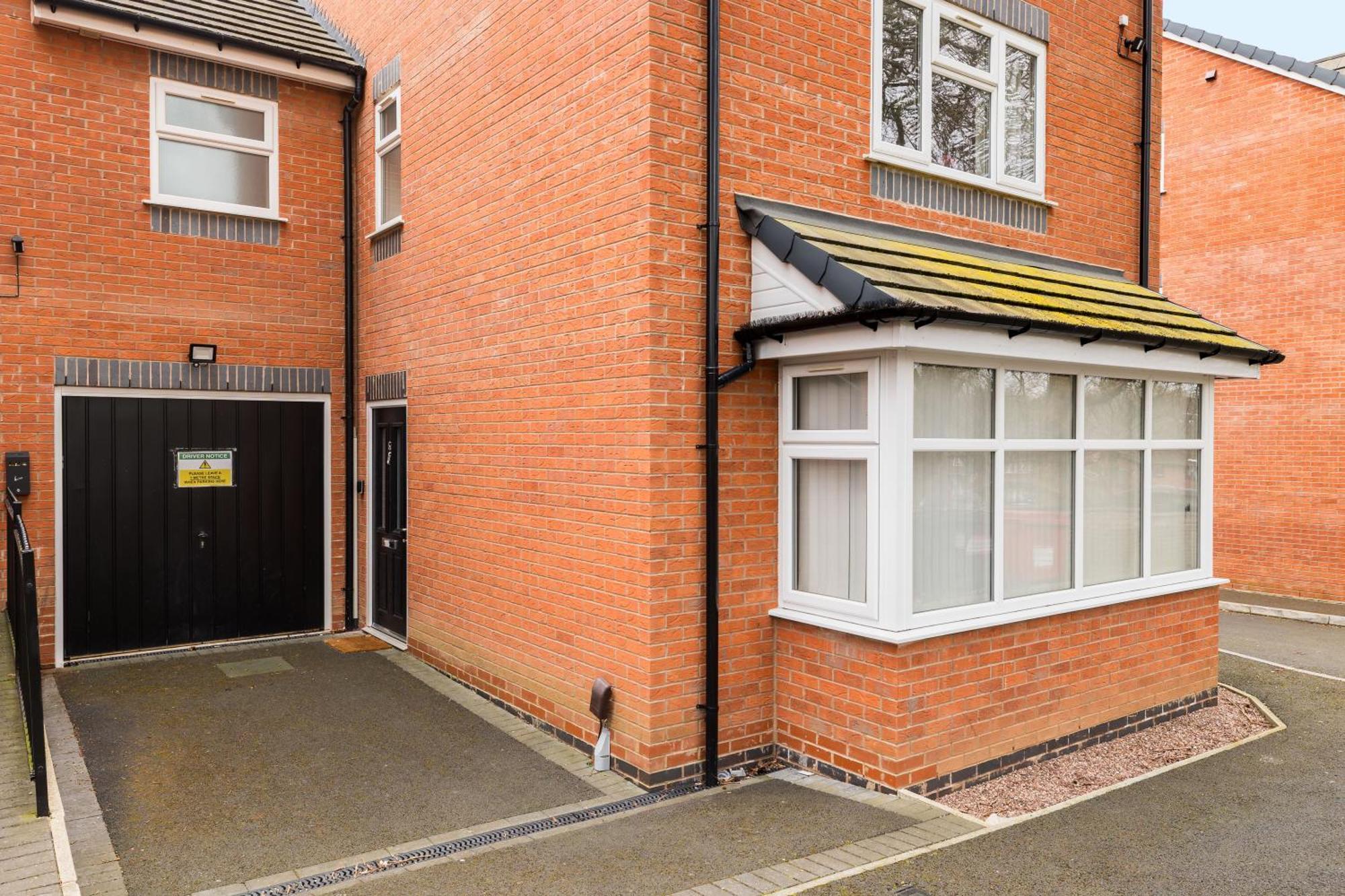 Holiday home Estate - Contractor & Group - Secure Parking