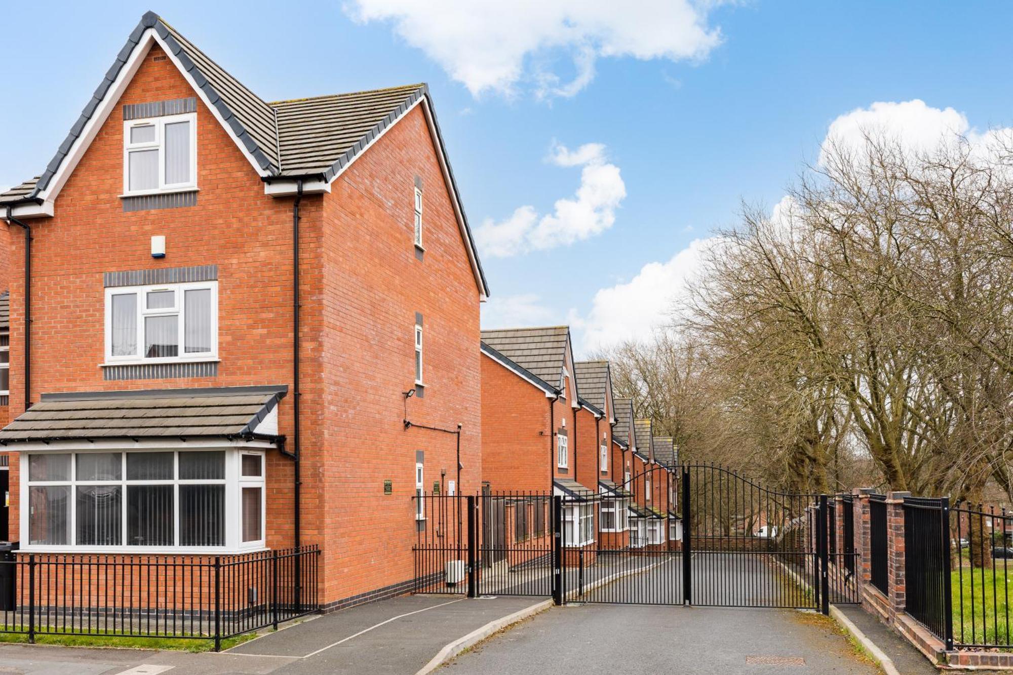 Estate - Contractor & Group - Secure Parking Holiday home *