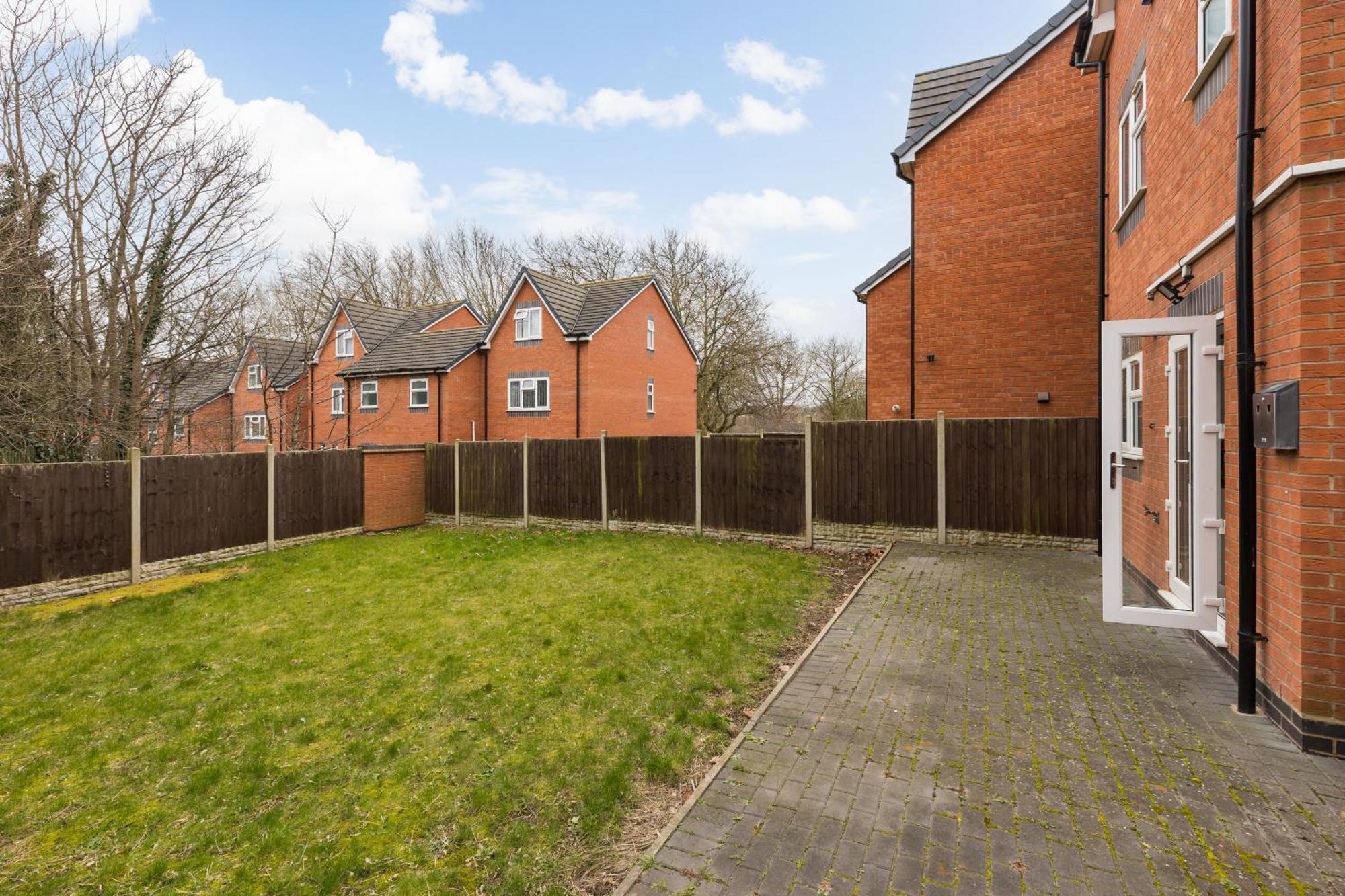 Holiday home Estate - Contractor & Group - Secure Parking Birmingham