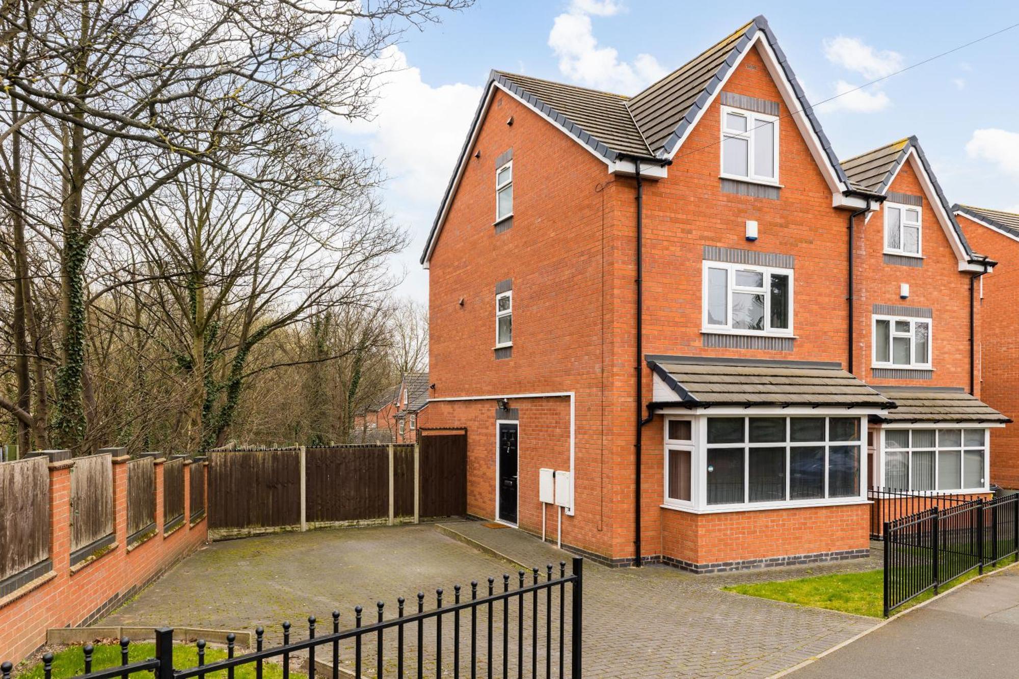 Estate - Contractor & Group - Secure Parking