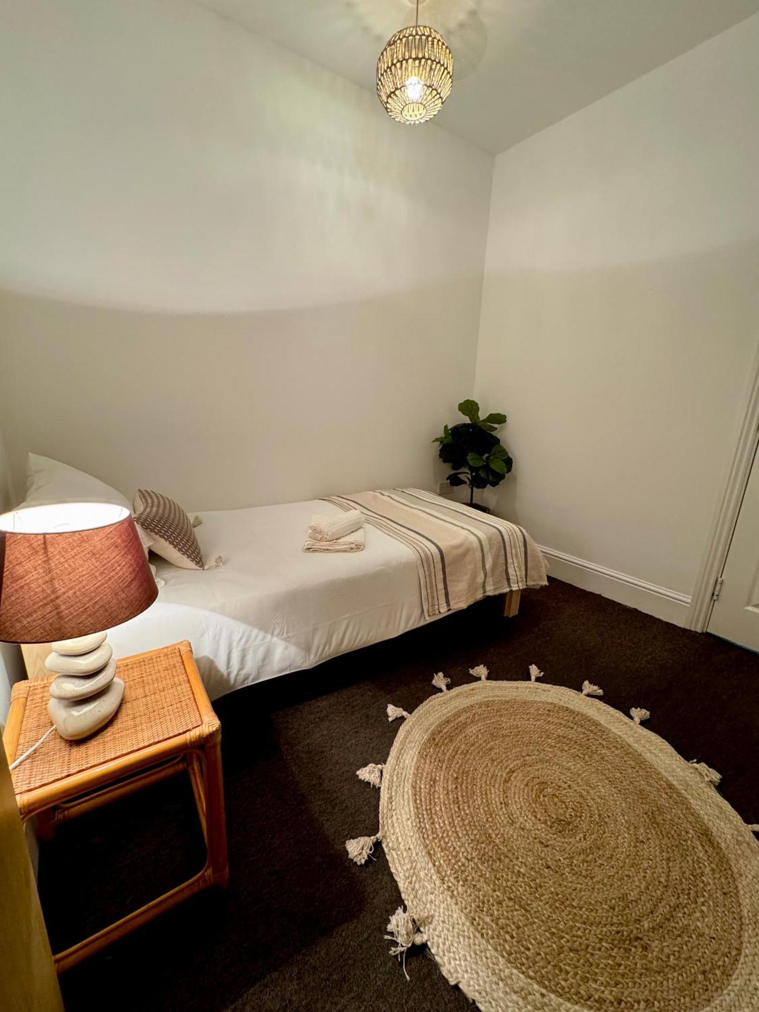 Guest house Single Bedroom In Birmingham Near City Center Birmingham