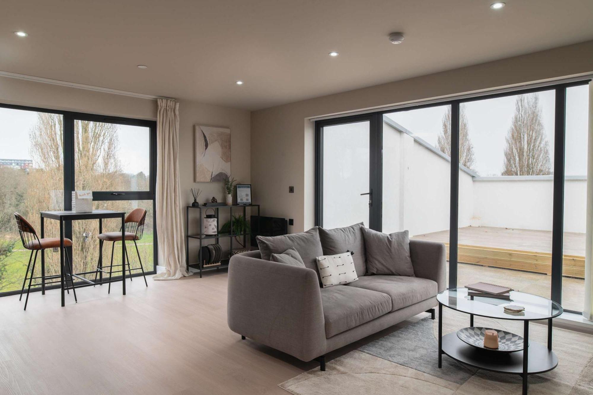 Smart 1 Bed In W Roof Terrace Apartment Birmingham