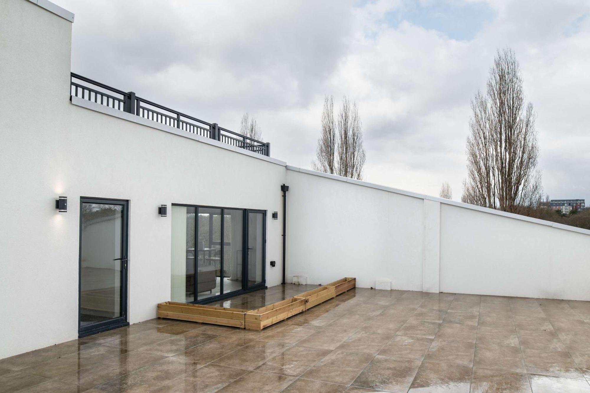 Smart 1 Bed In W Roof Terrace Apartment Birmingham