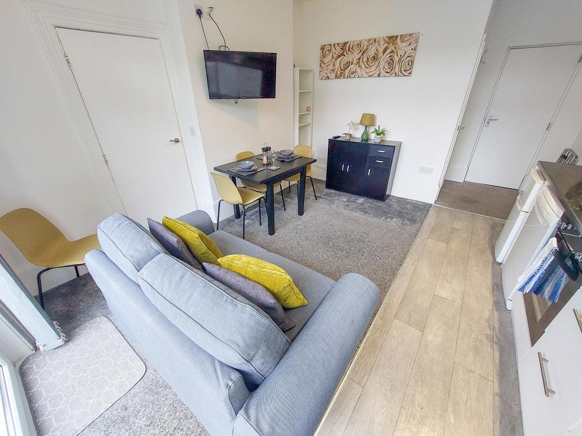 Amethyst Delightful In Moseley Mews, By Staystaycations Apartment *