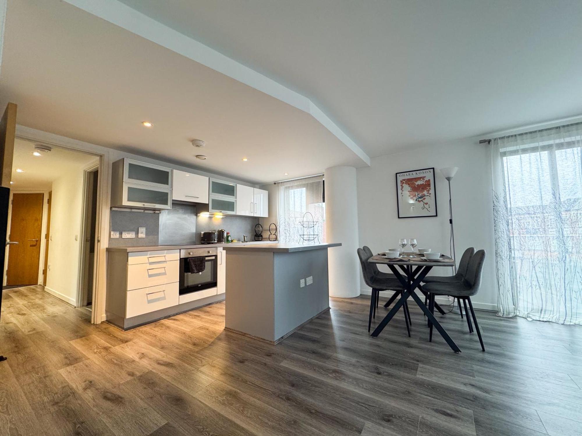 Apartment J Quarter 2br - Free Parking - One *