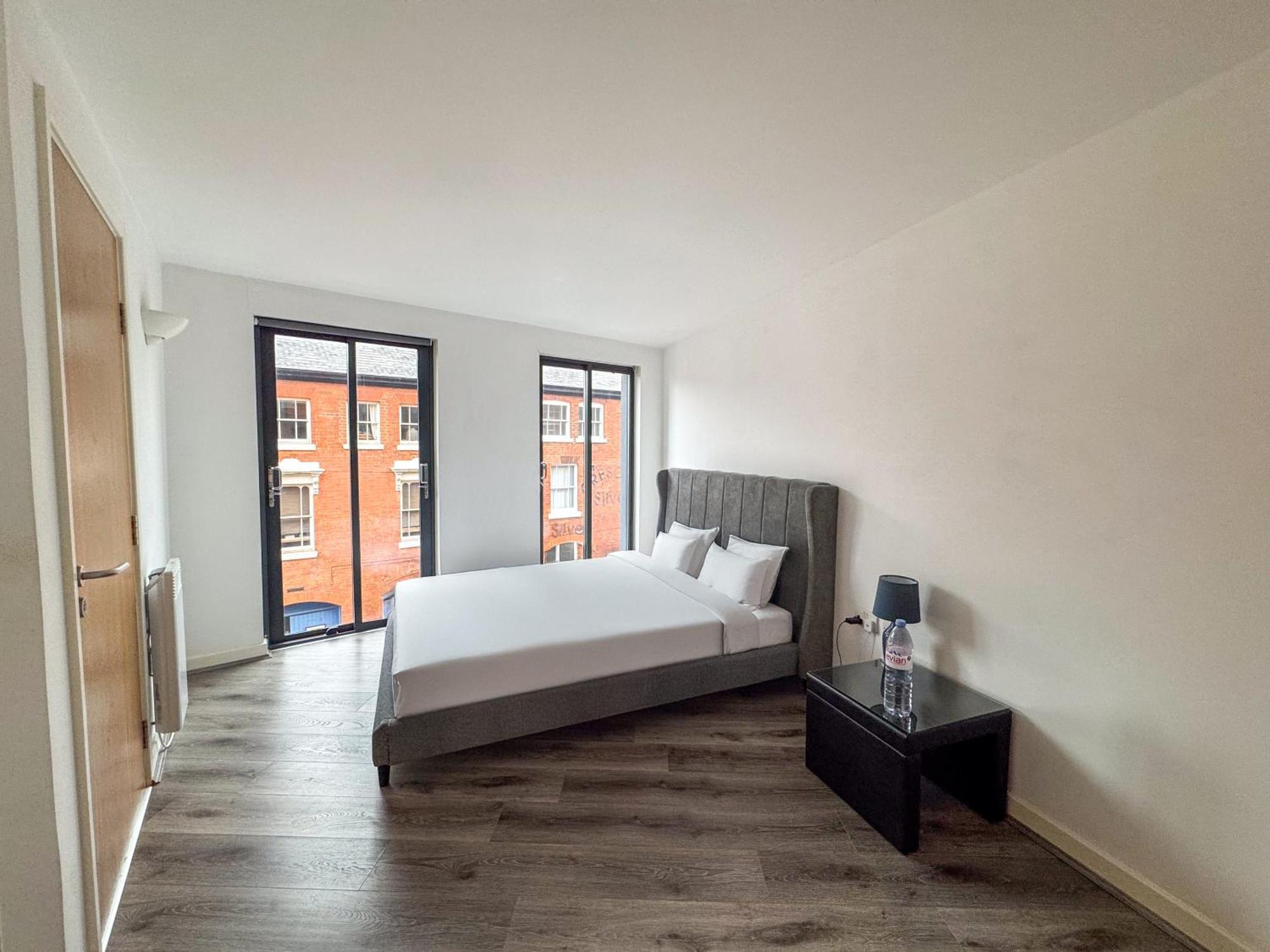 J Quarter 2br - Free Parking - One *