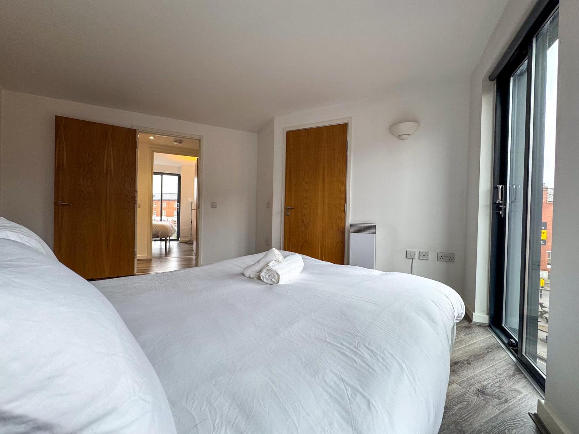 J Quarter 2br - Free Parking - One Apartment *