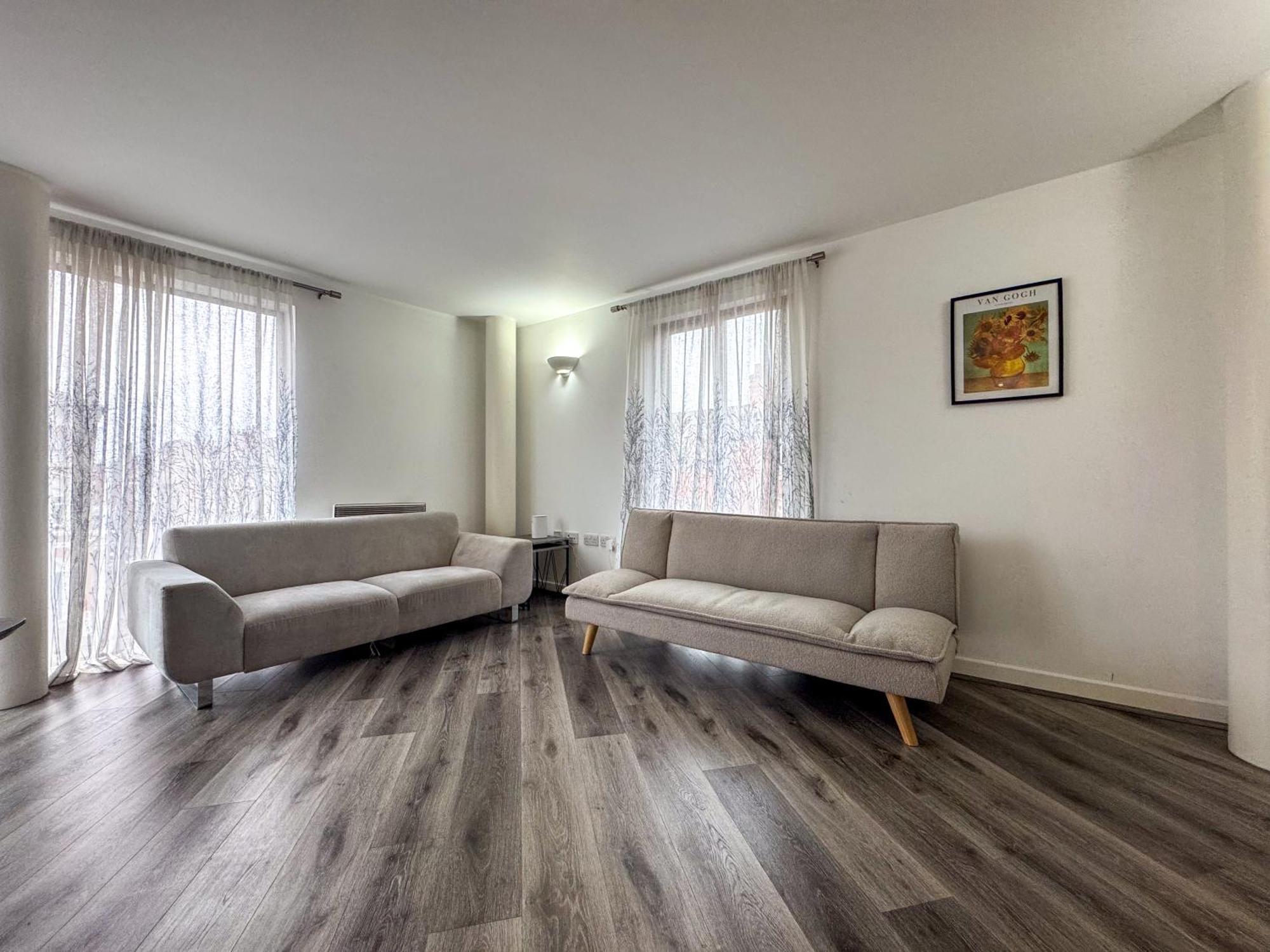 Apartment J Quarter 2br - Free Parking - One *