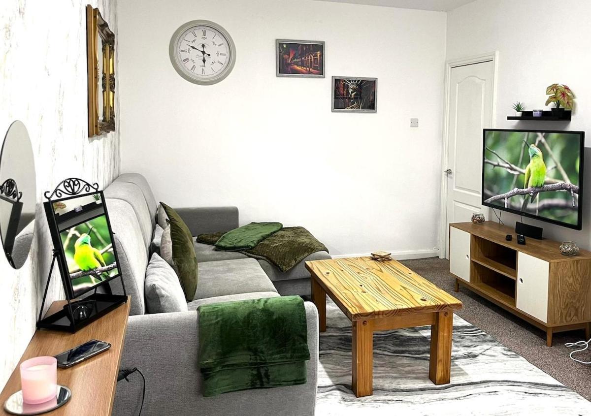 Cosy Flat 6 People, Short Drive - Nec-airport-birmingham-solihull Apartment