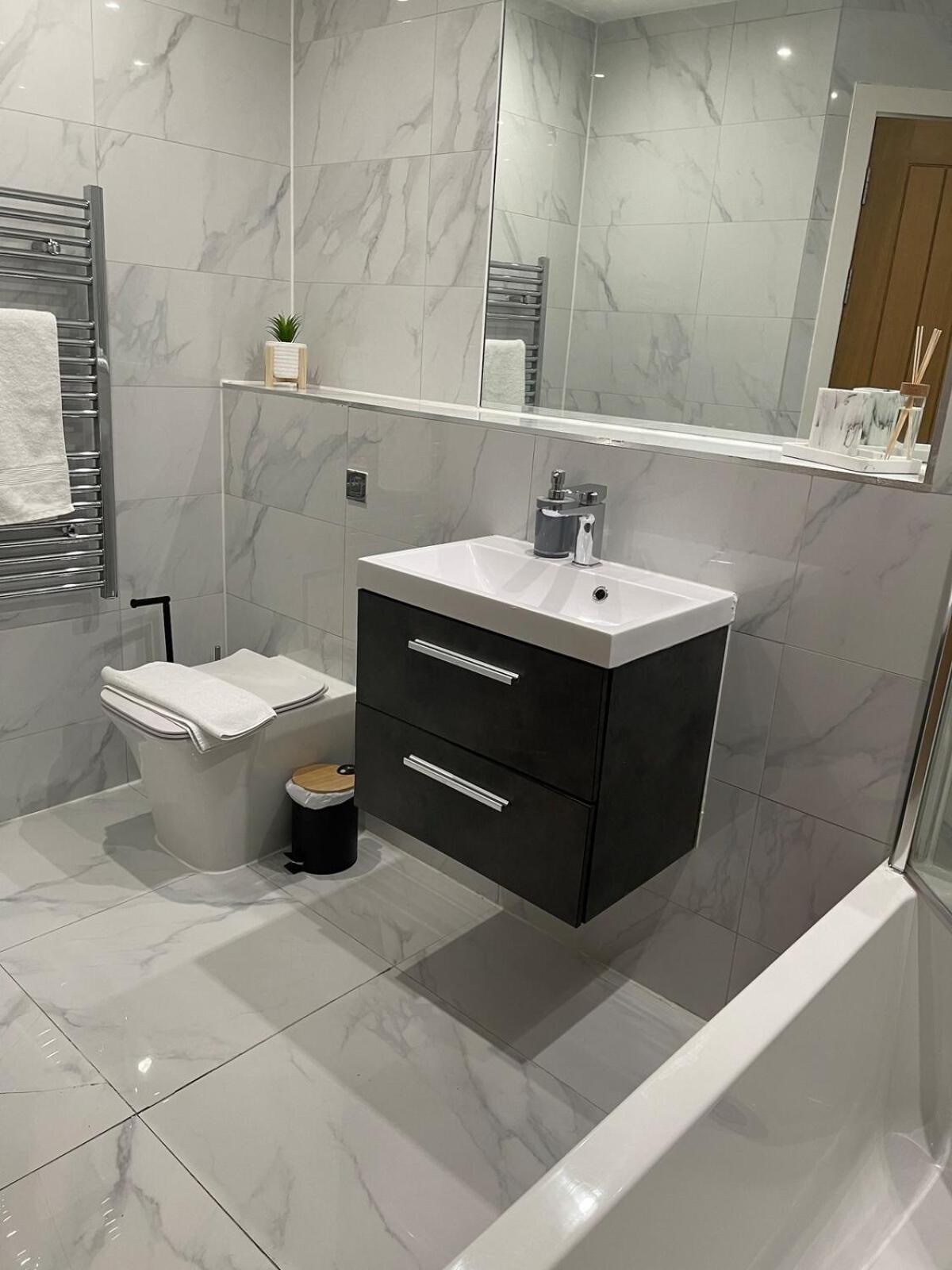 2 Bedroom Centre Apartment! * Birmingham
