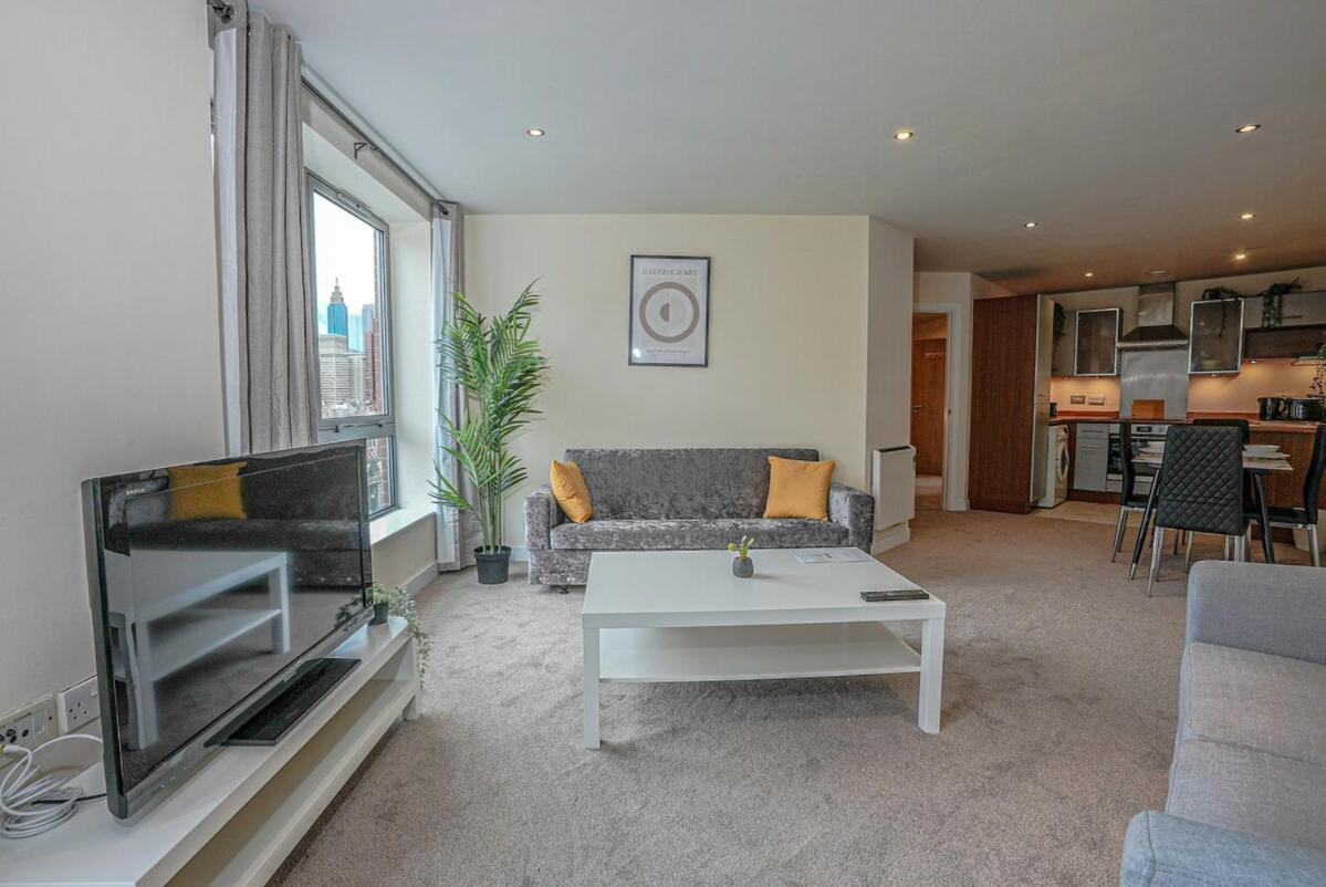 Apartment Elegant 2br Retreat With Secure Parking *