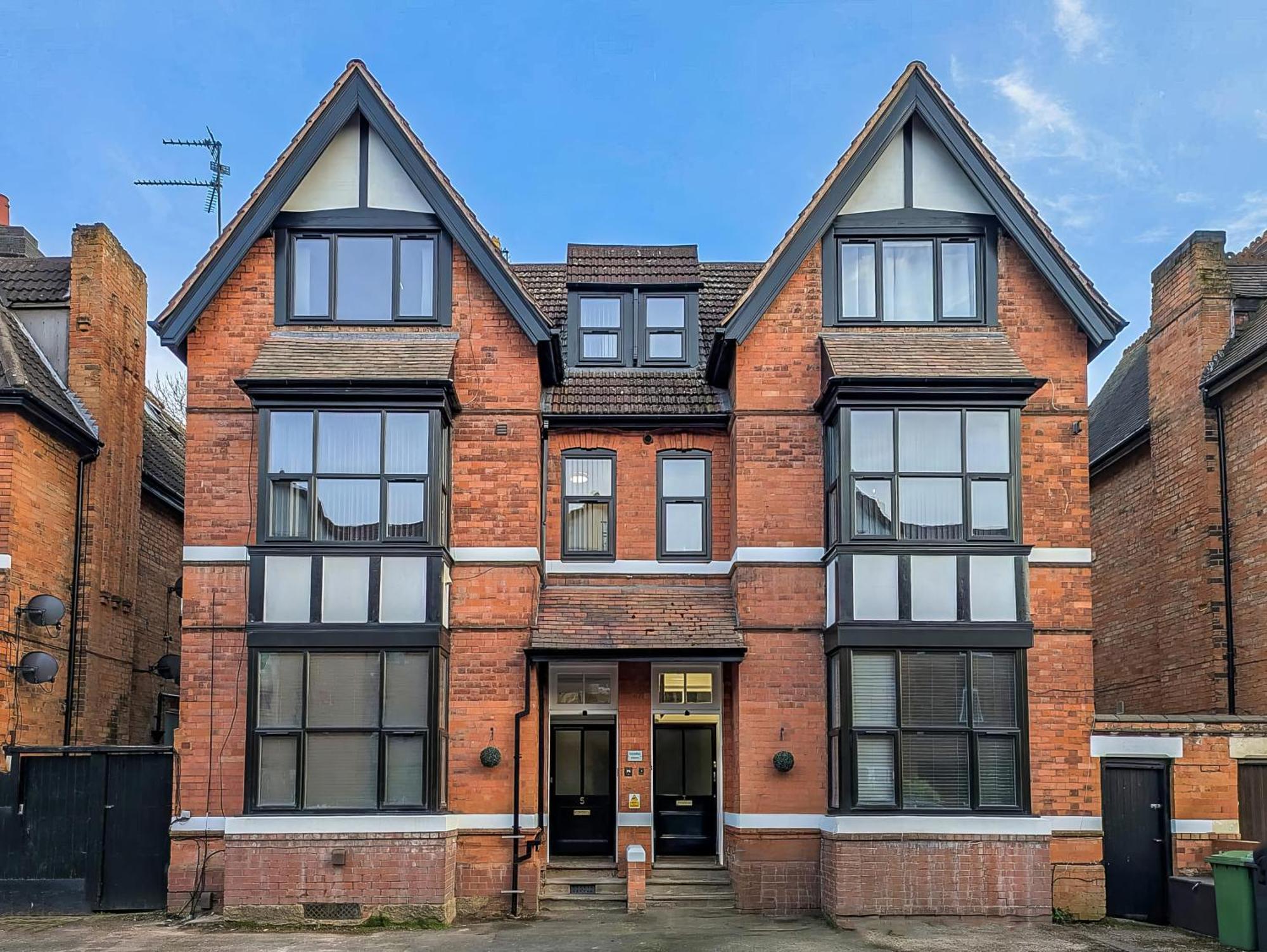 Emerald Delightful Moseley Mews, By Staystaycations Apartment Birmingham