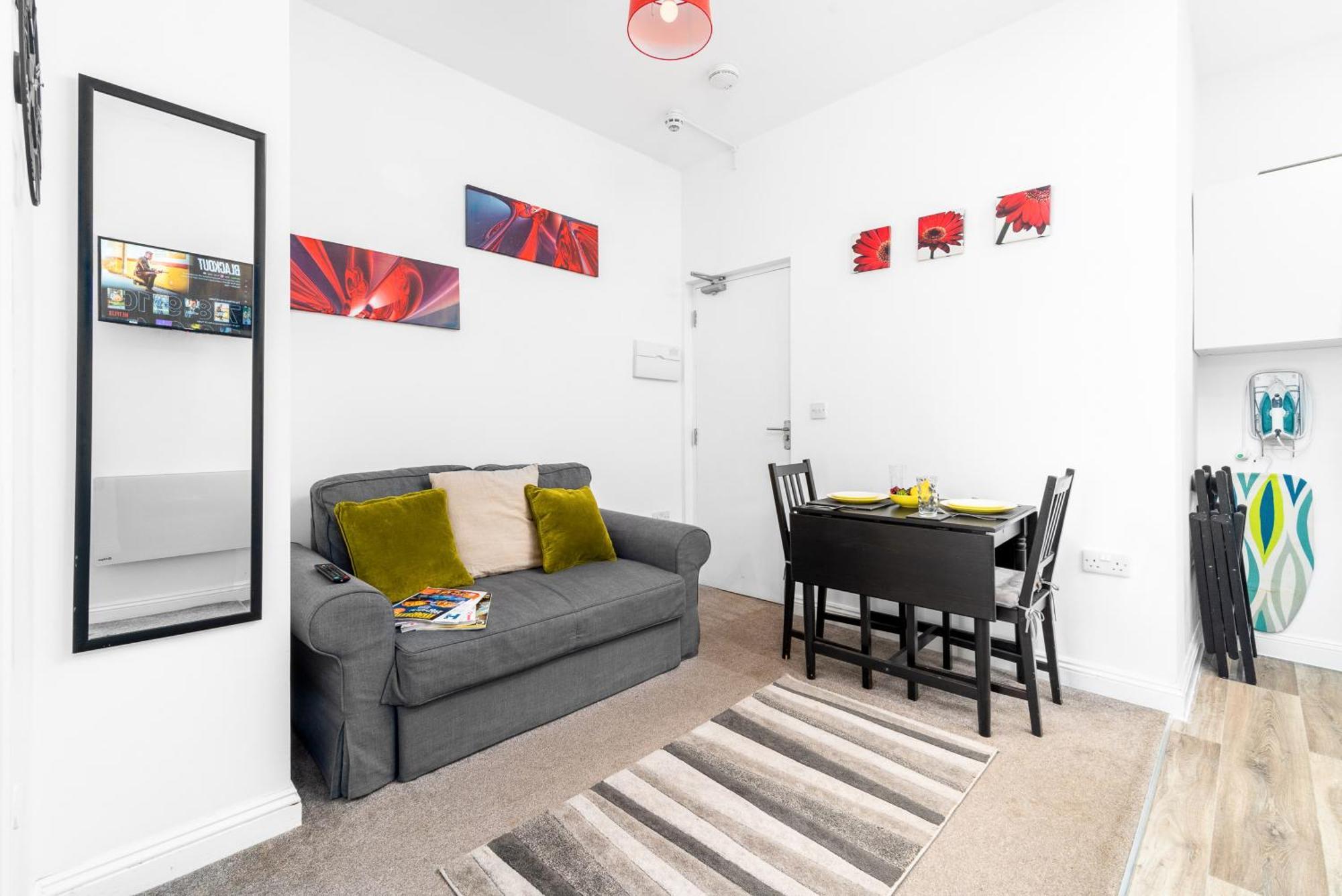 Emerald Delightful Moseley Mews, By Staystaycations Apartment *